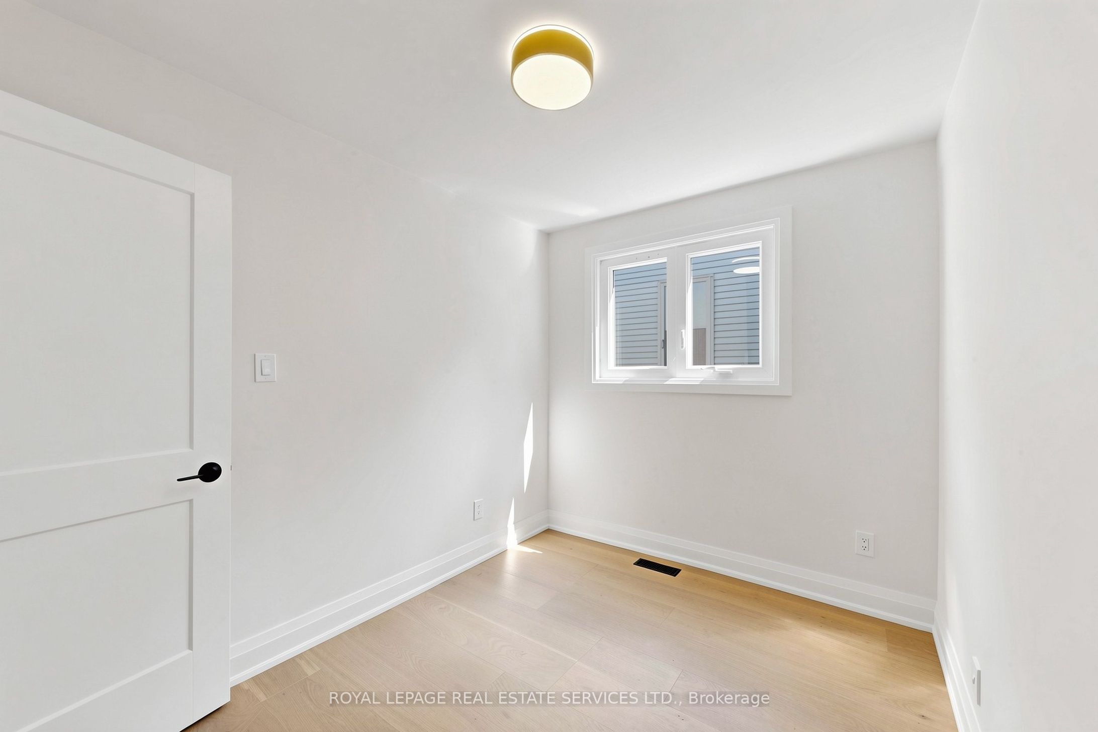 123 Mill Street W Property Photo 11