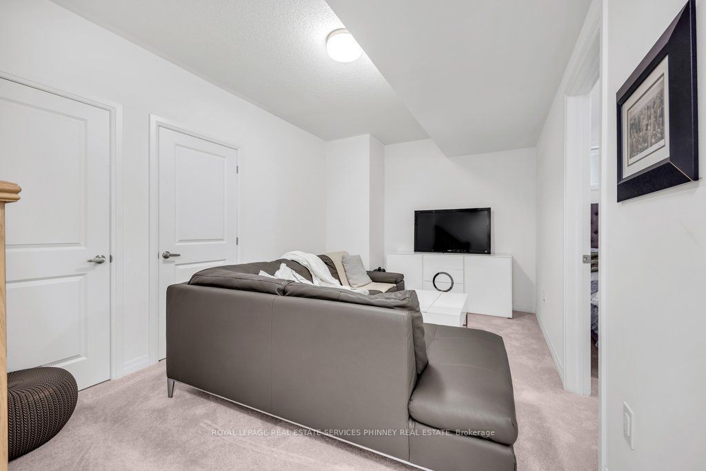9 Crown Gate Property Photo 35