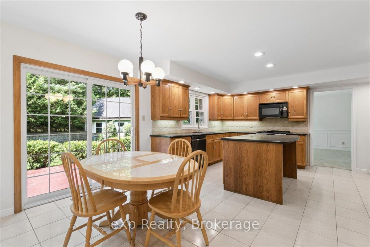 2039 Blacklock Street Property Photo 10