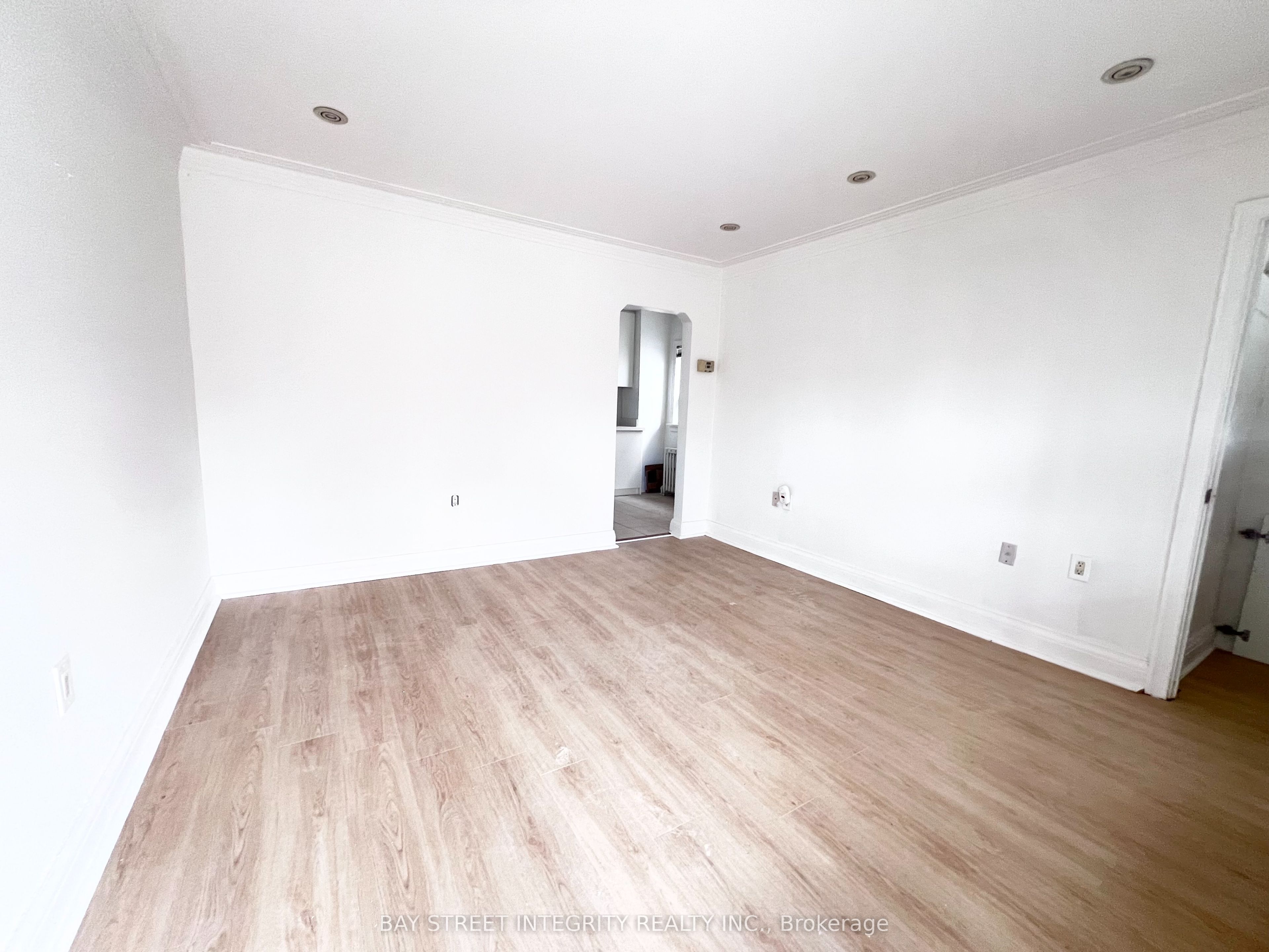 970 Briar Hill Avenue Property Photo 2