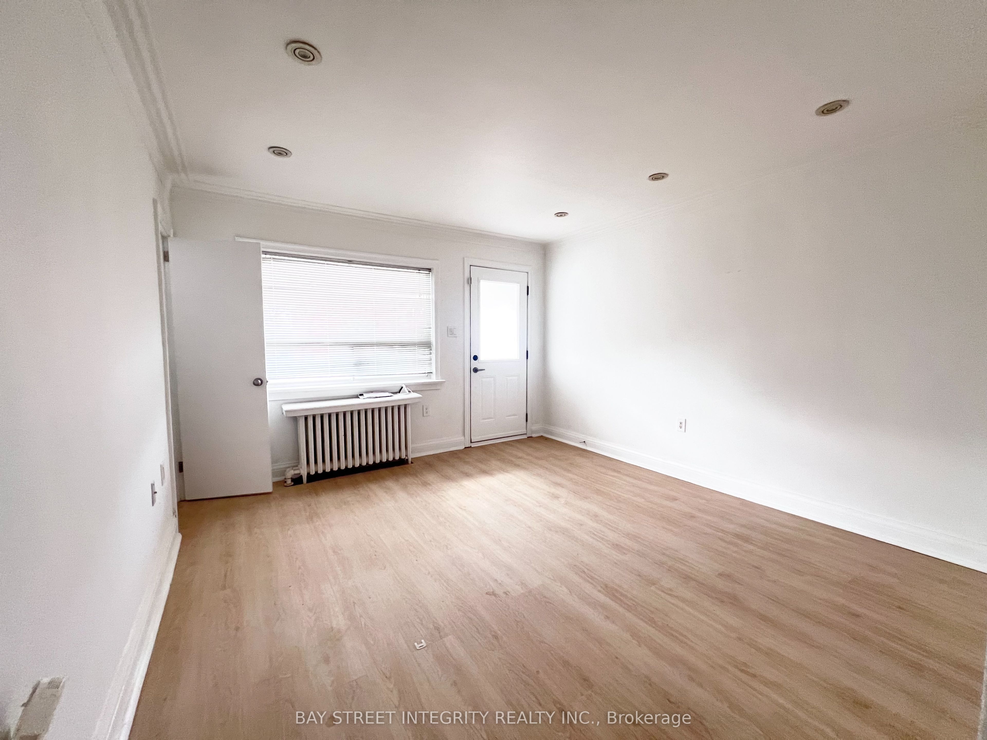 970 Briar Hill Avenue Property Photo 3