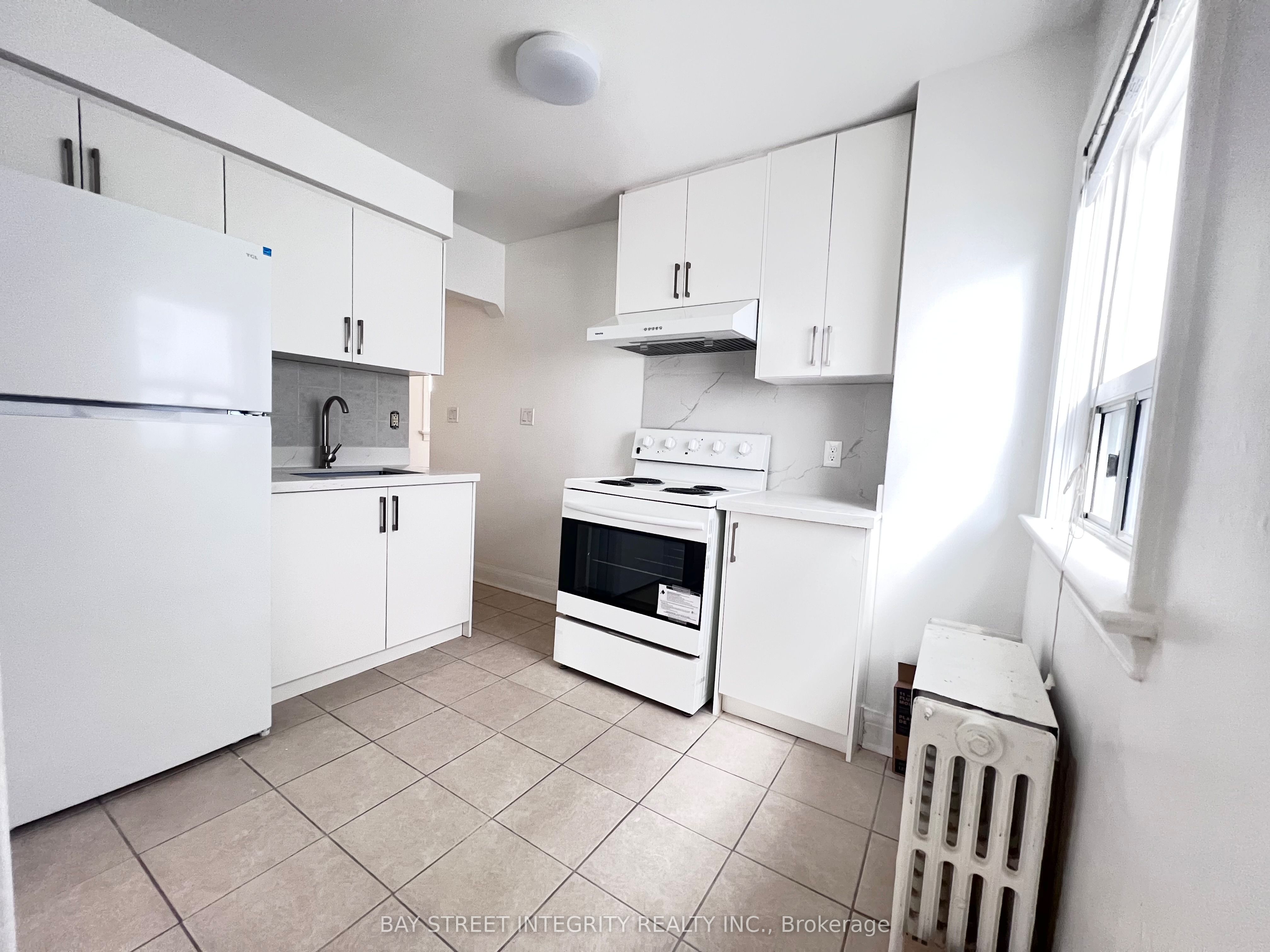 970 Briar Hill Avenue Property Photo 8