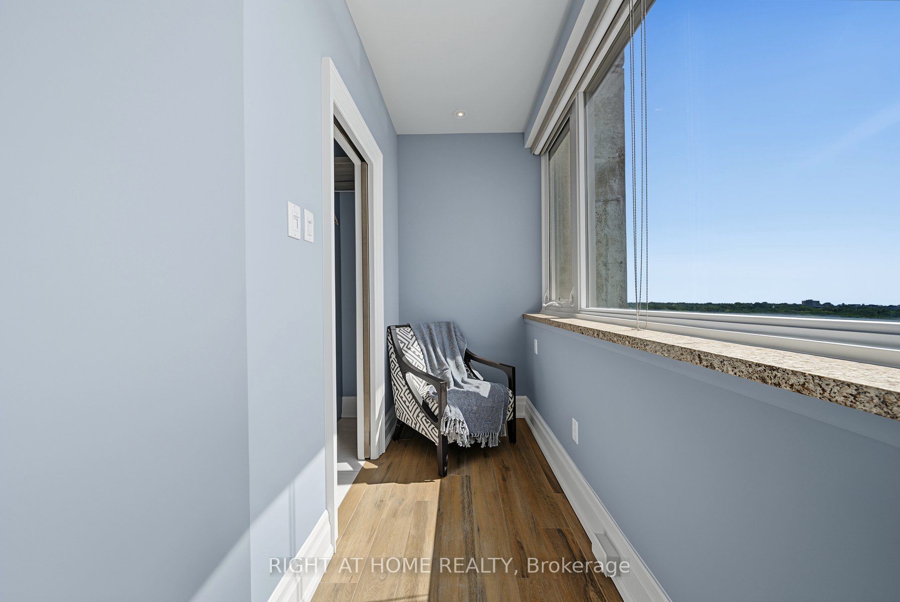 20 Speers Road 1206 Property Photo 15