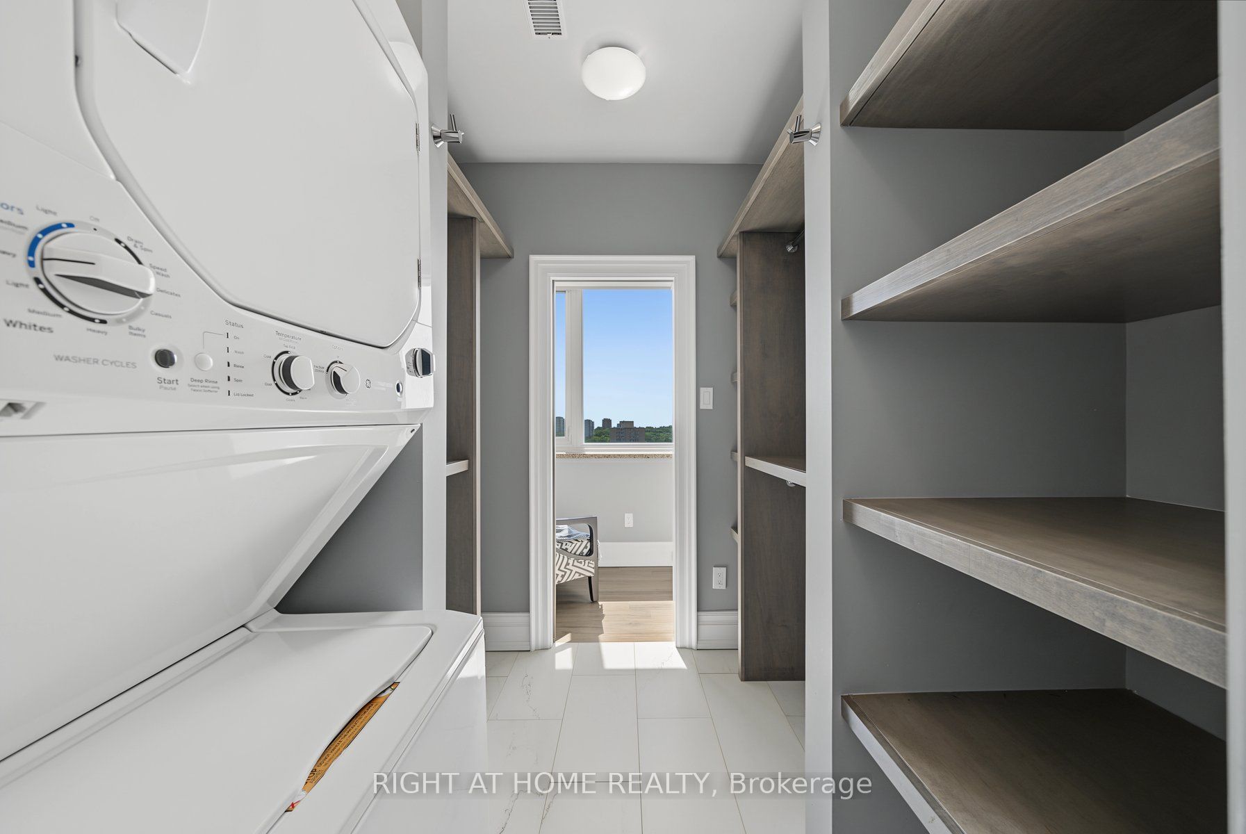 20 Speers Road 1206 Property Photo 17