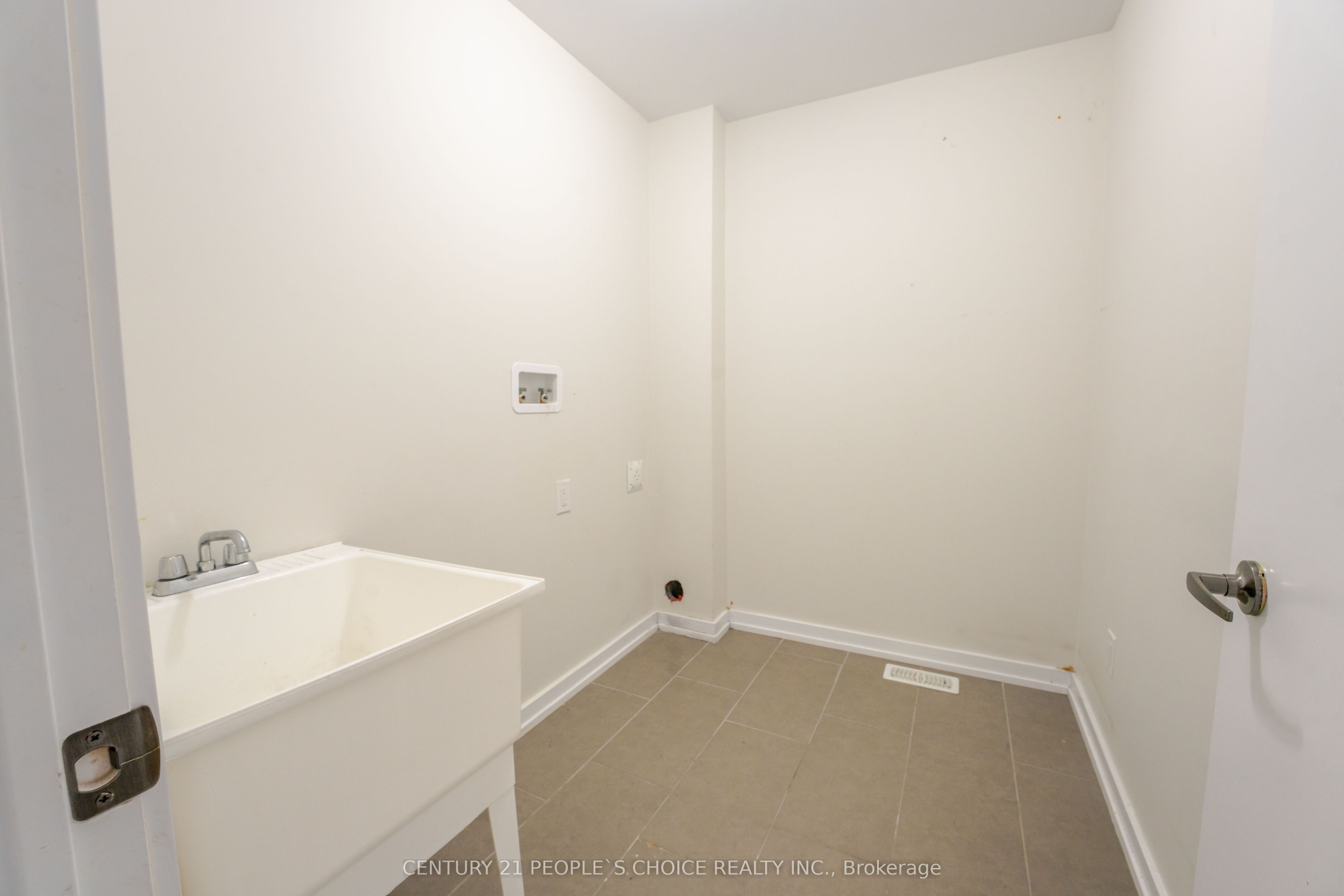 108 Golden Spring Drive Property Photo 32