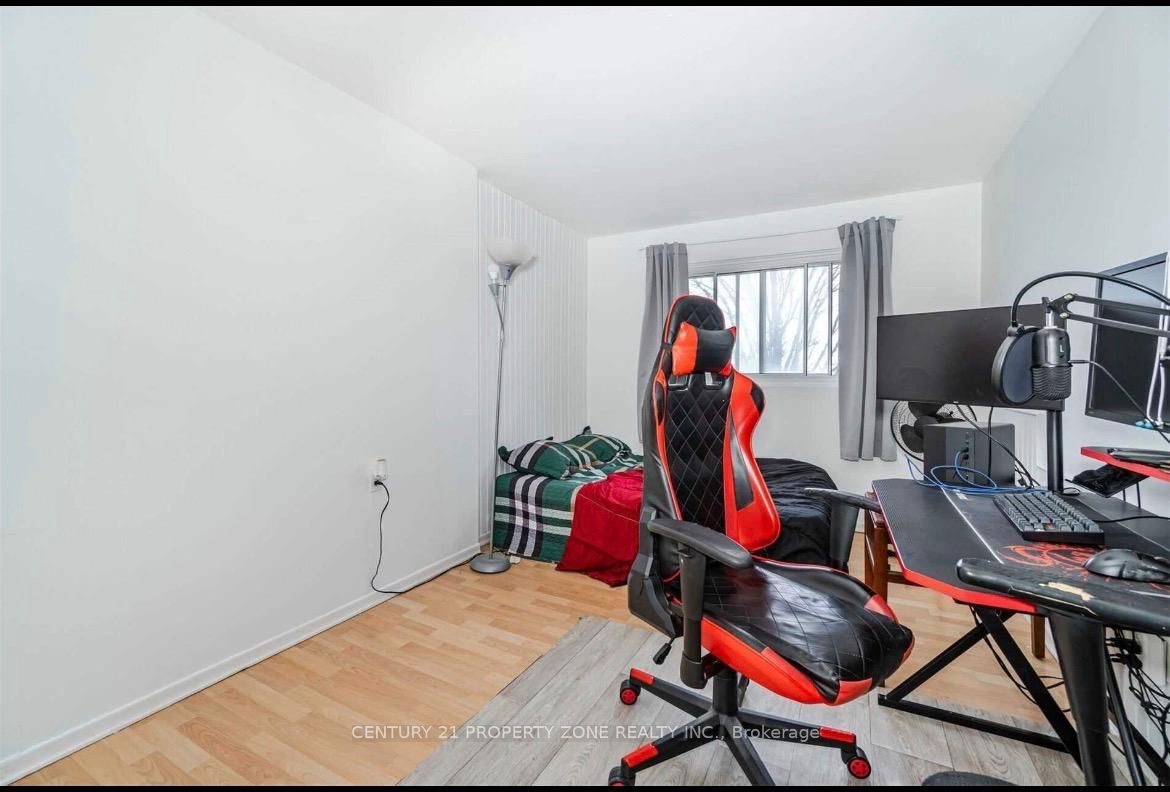 26 Sandringham Court Property Photo 32
