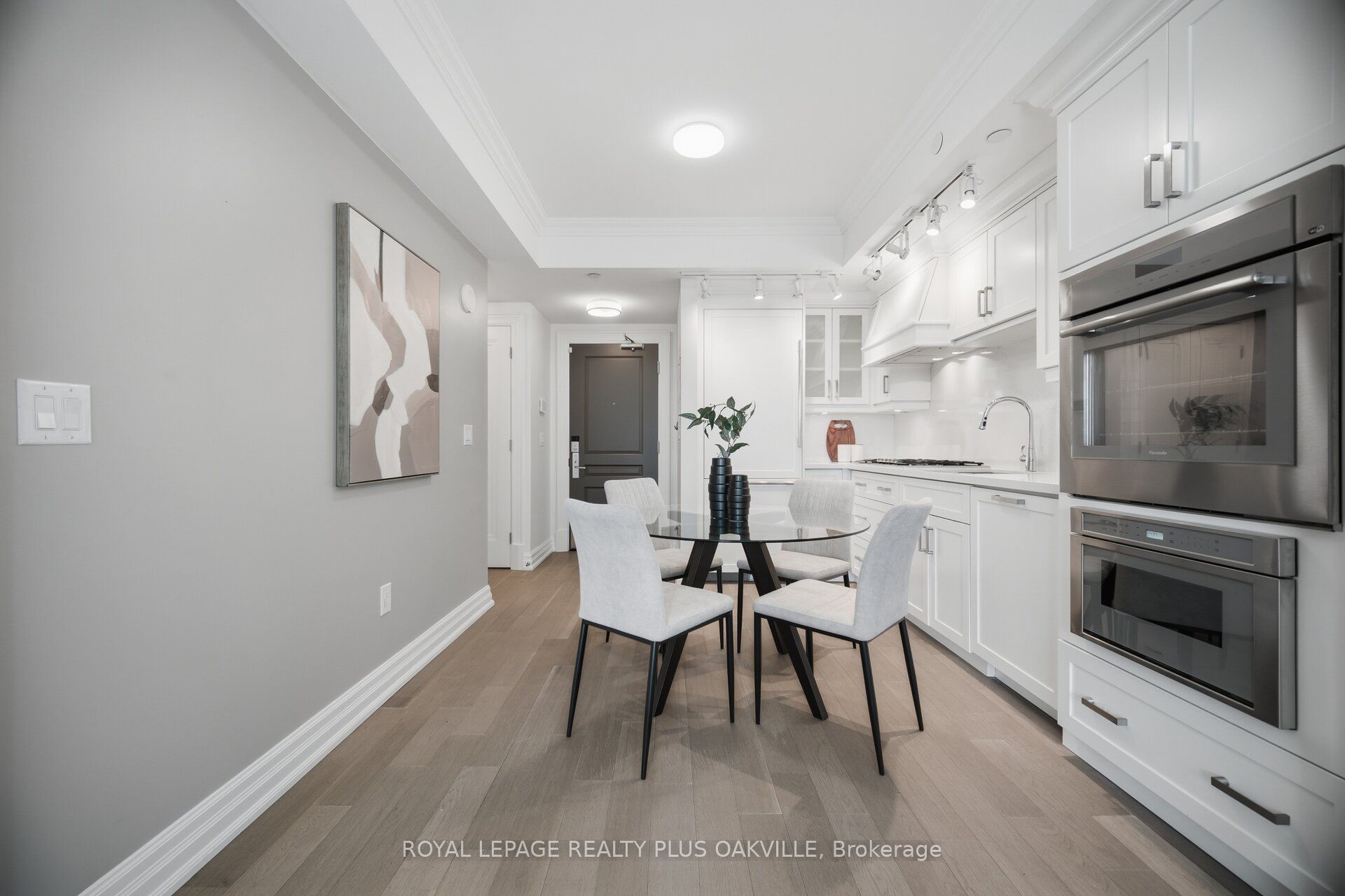 2060 Lakeshore Road 303 Property Photo 6