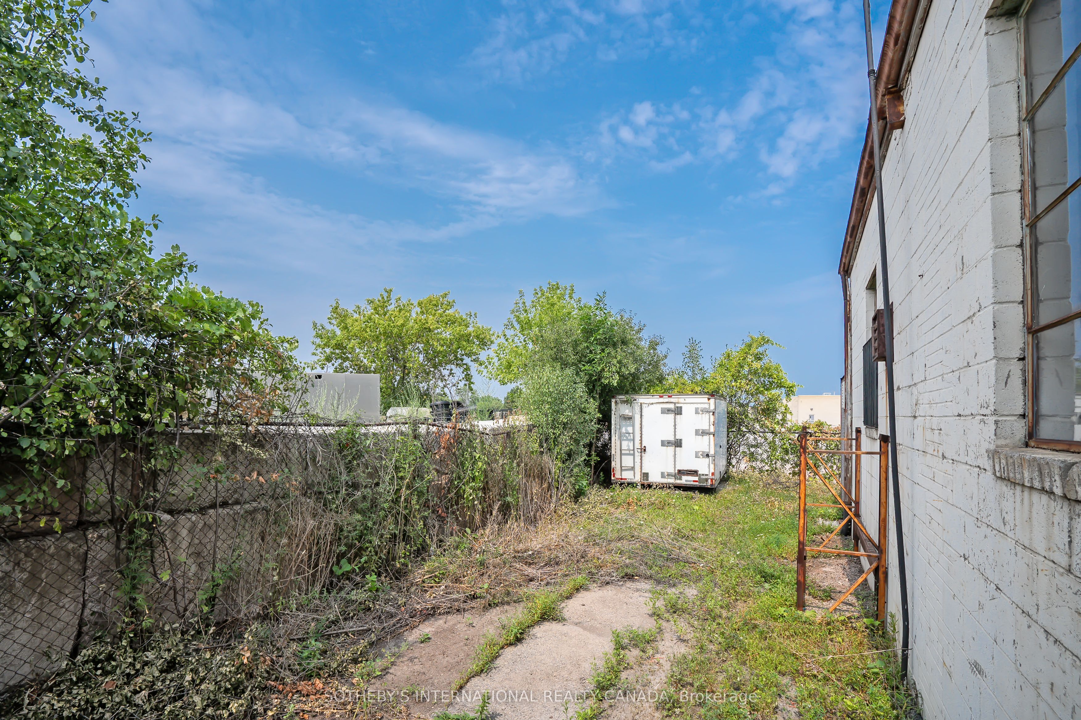 1505 Speers Road 3 Property Photo 9