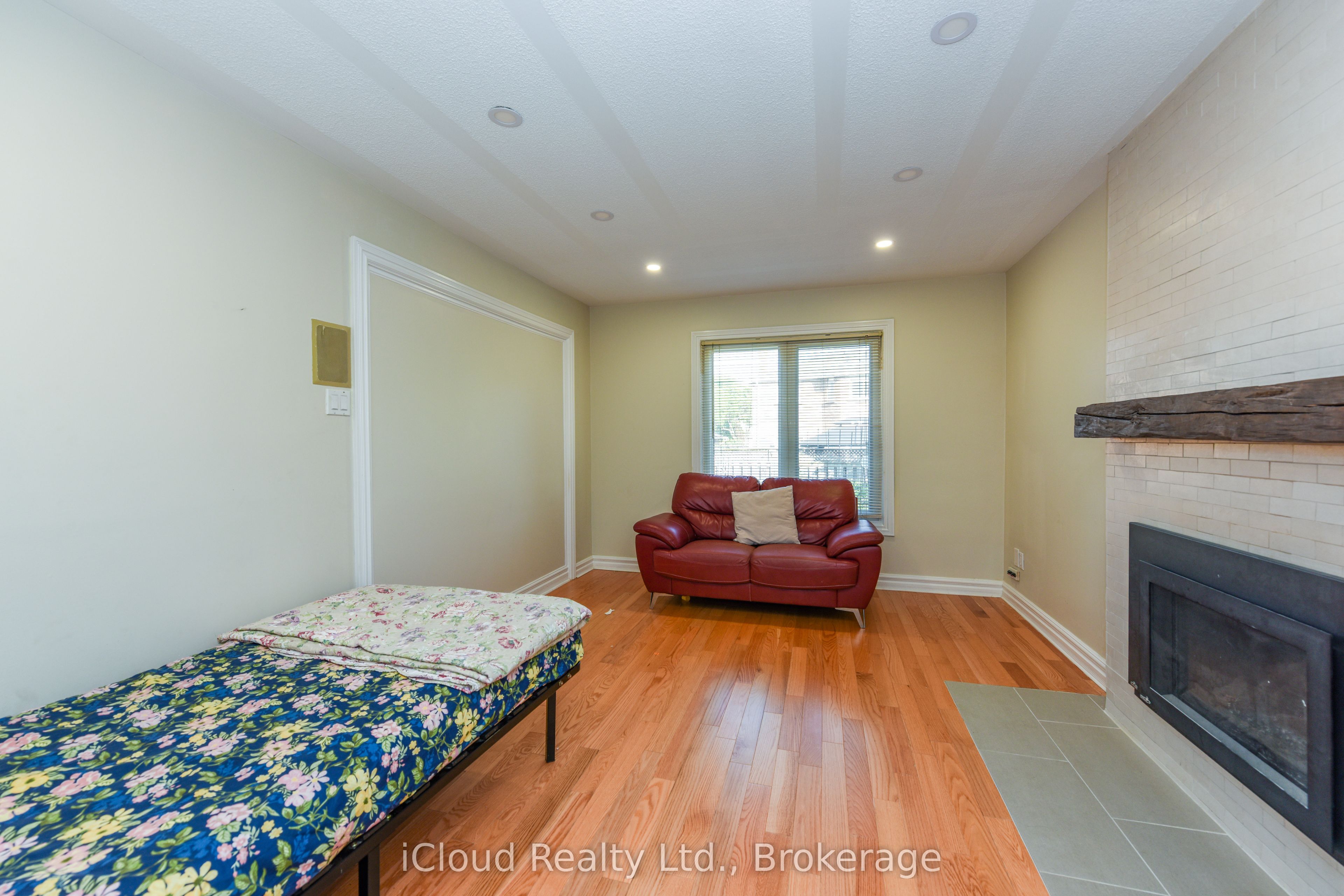 8 St Mark Place Property Photo 16