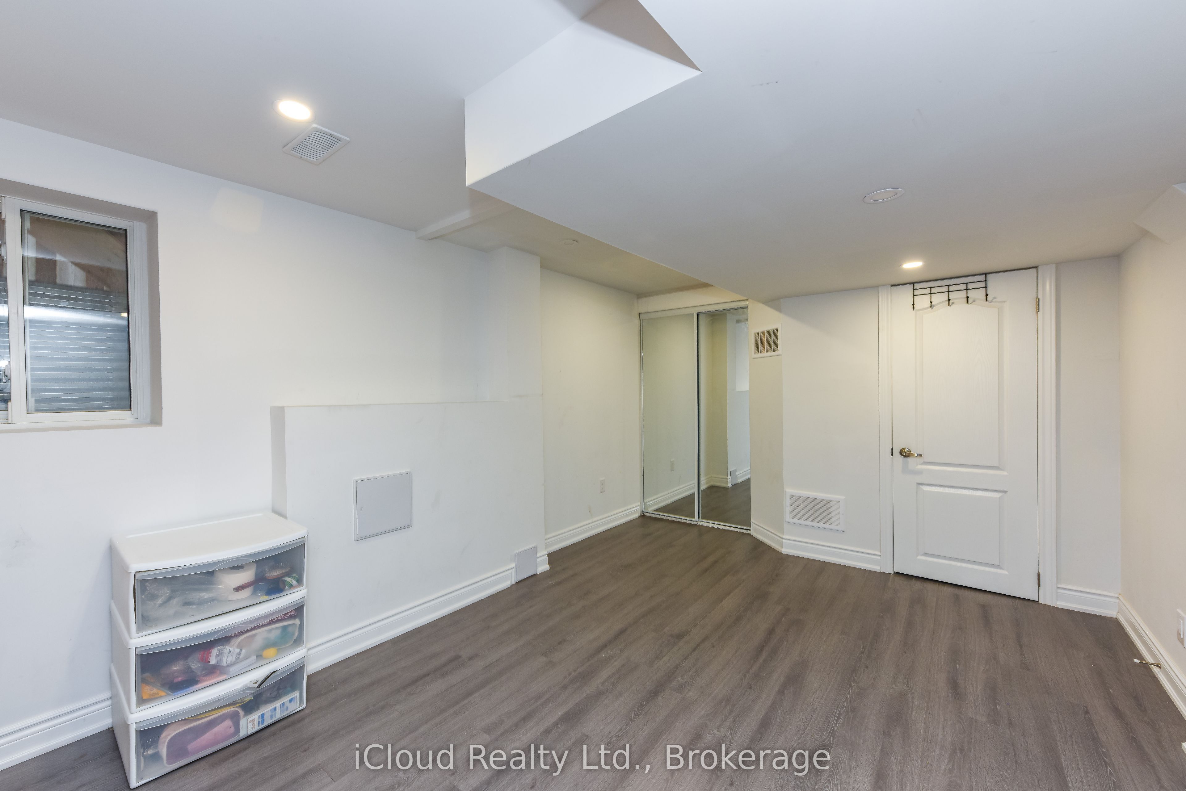 8 St Mark Place Property Photo 33