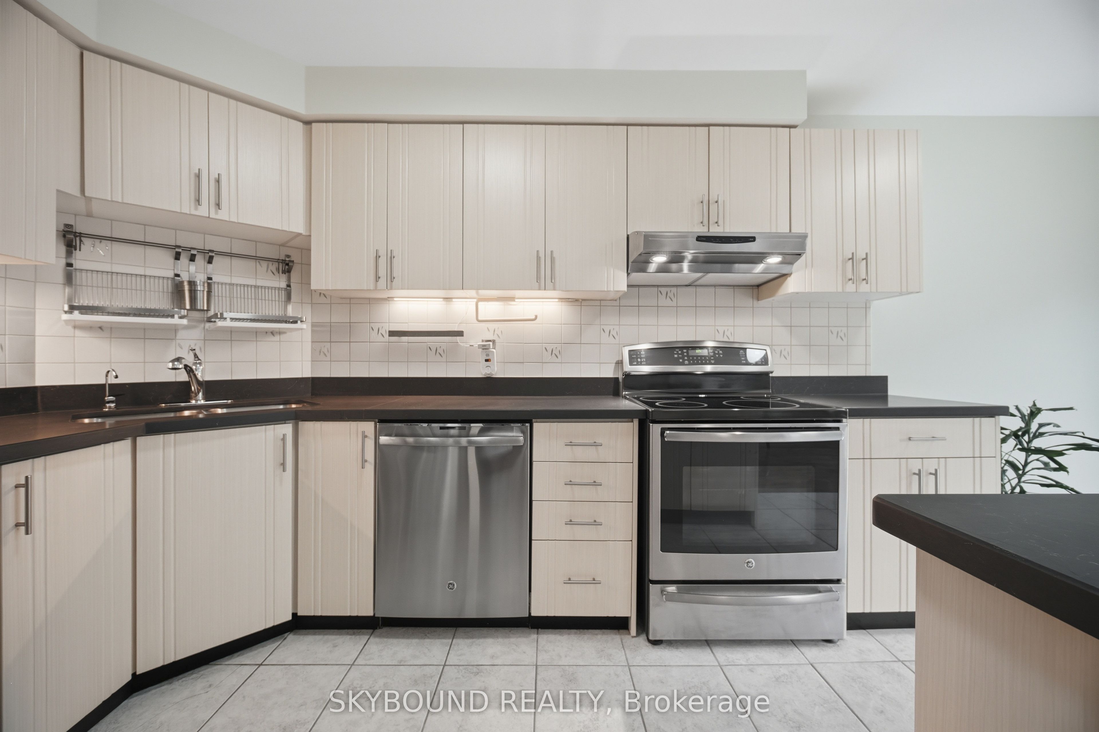 3906 Zenith Court Property Photo 13