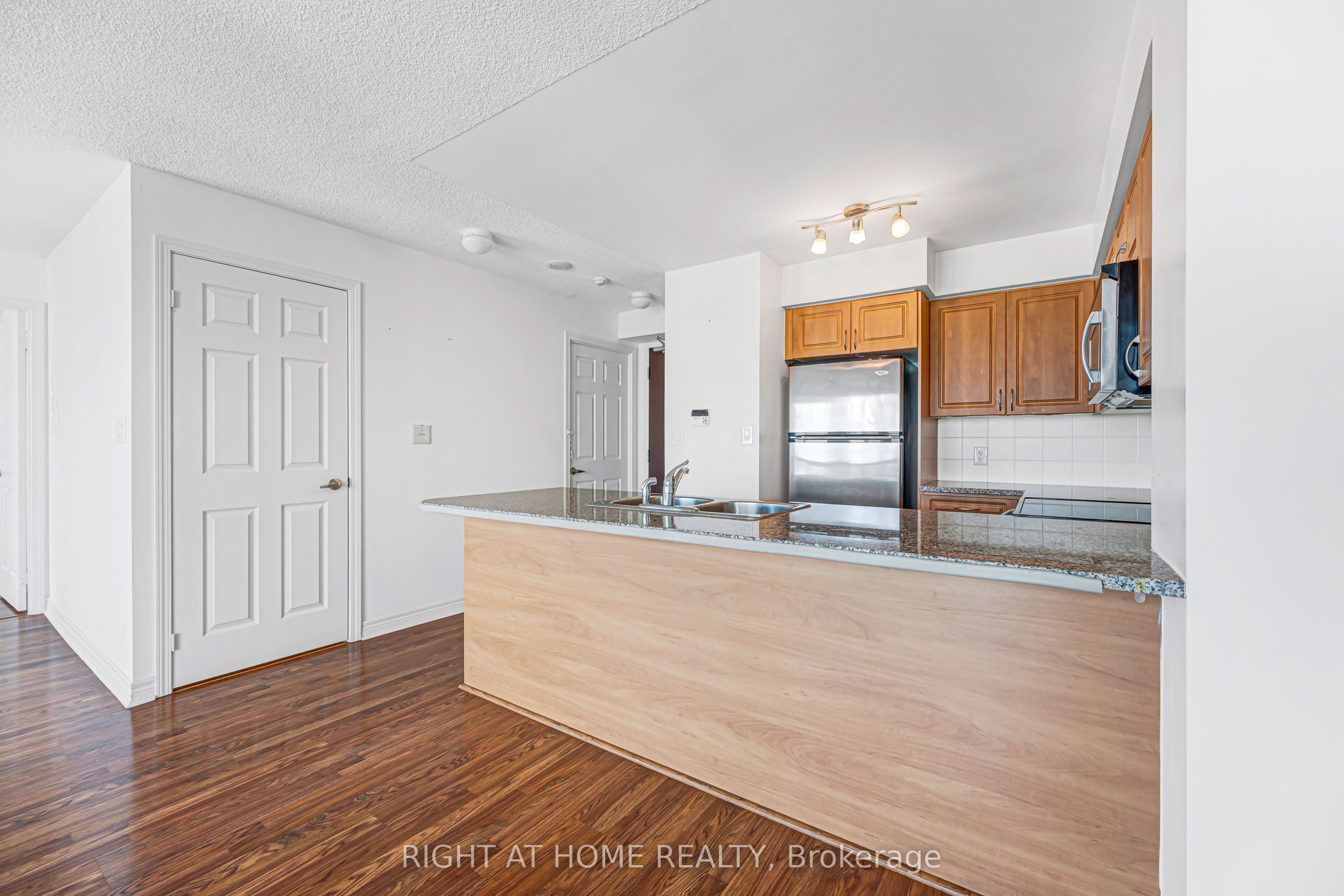 208 Enfield Place #2902 Property Photo 11