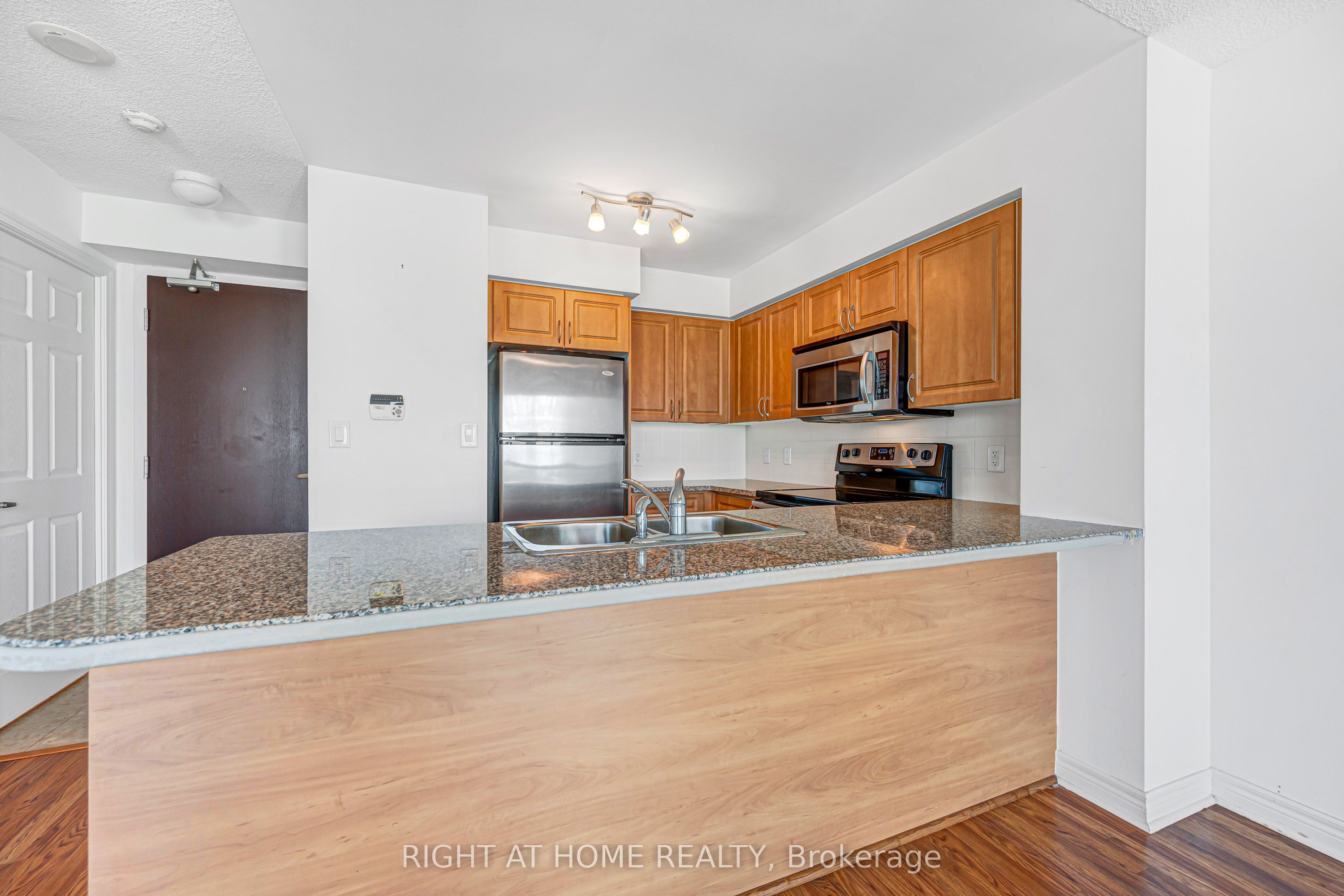 208 Enfield Place #2902 Property Photo 12