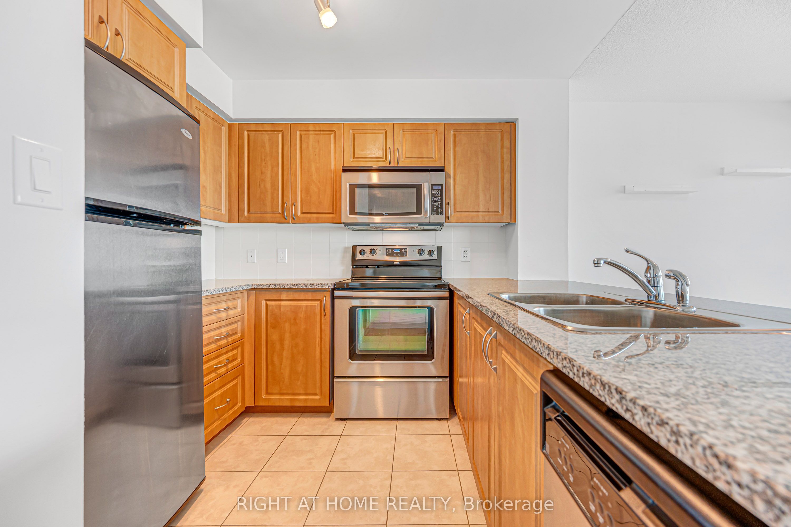 208 Enfield Place #2902 Property Photo 13