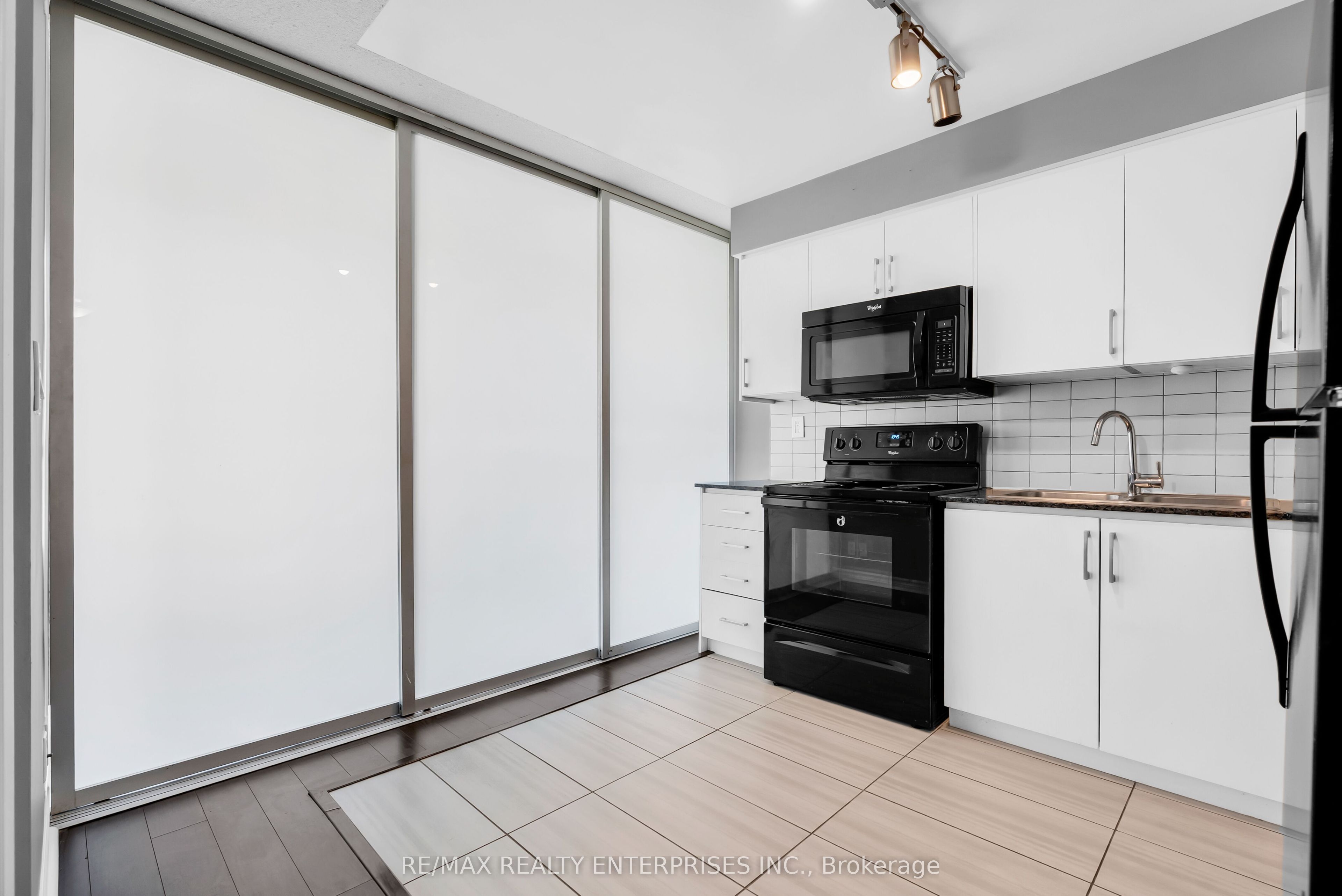 80 Esther Lorrie Drive 522 Property Photo 10