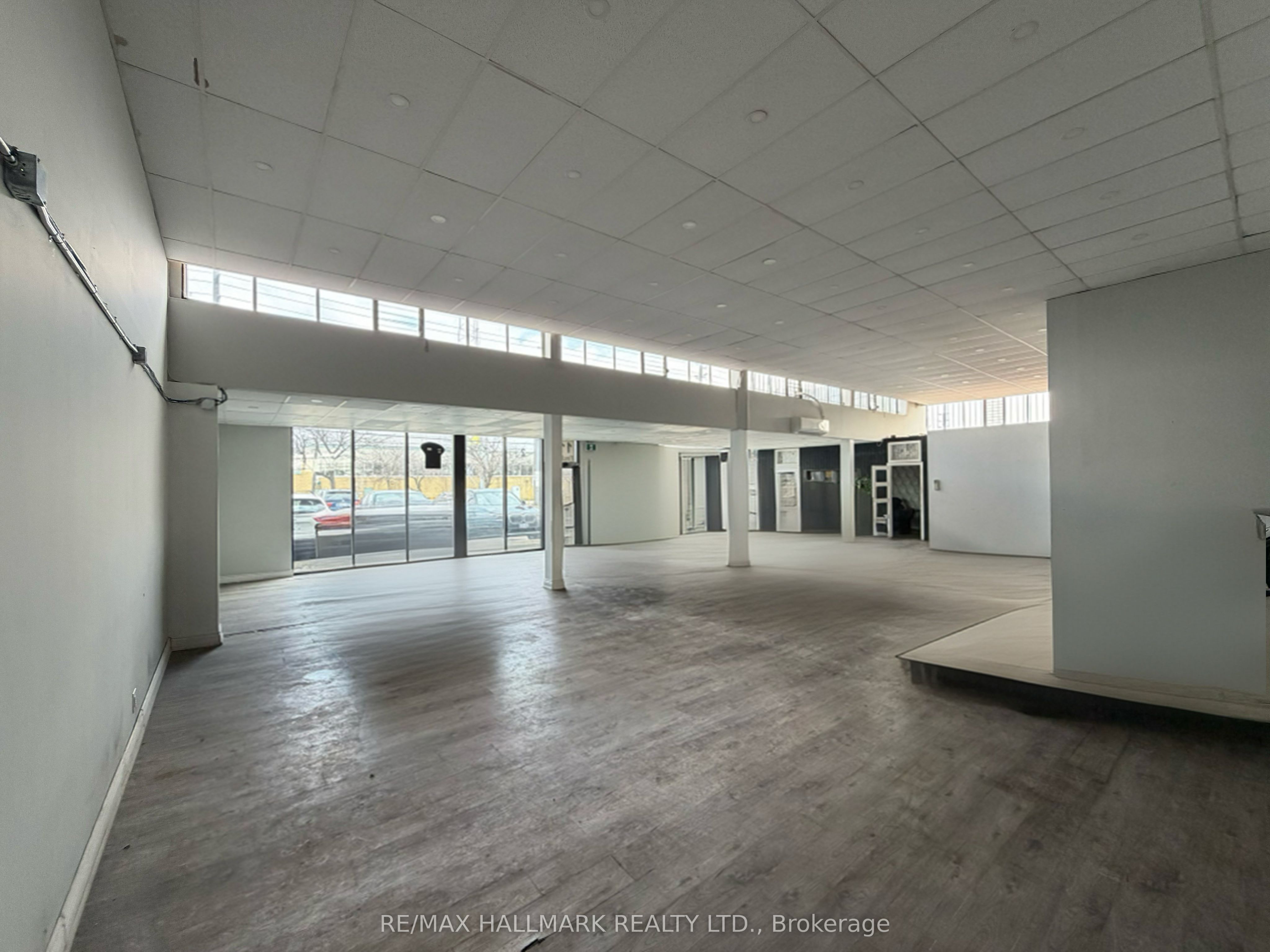 1101 Finch Avenue W 2 Property Photo 2