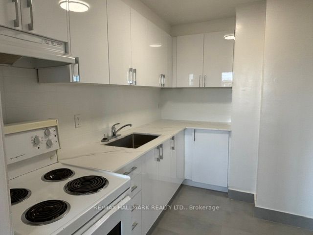 515 North Service Road 2-611 Property Photo 6