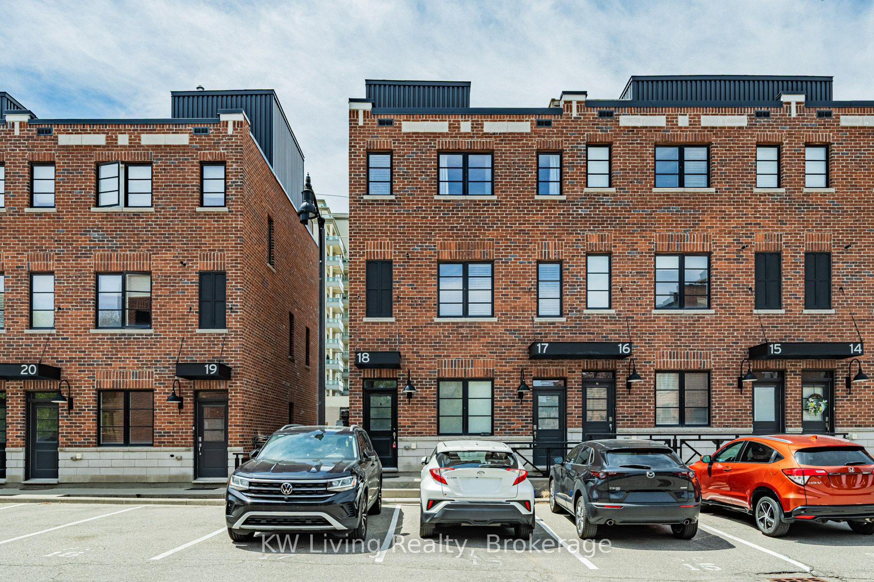 70 Plains Road W 18