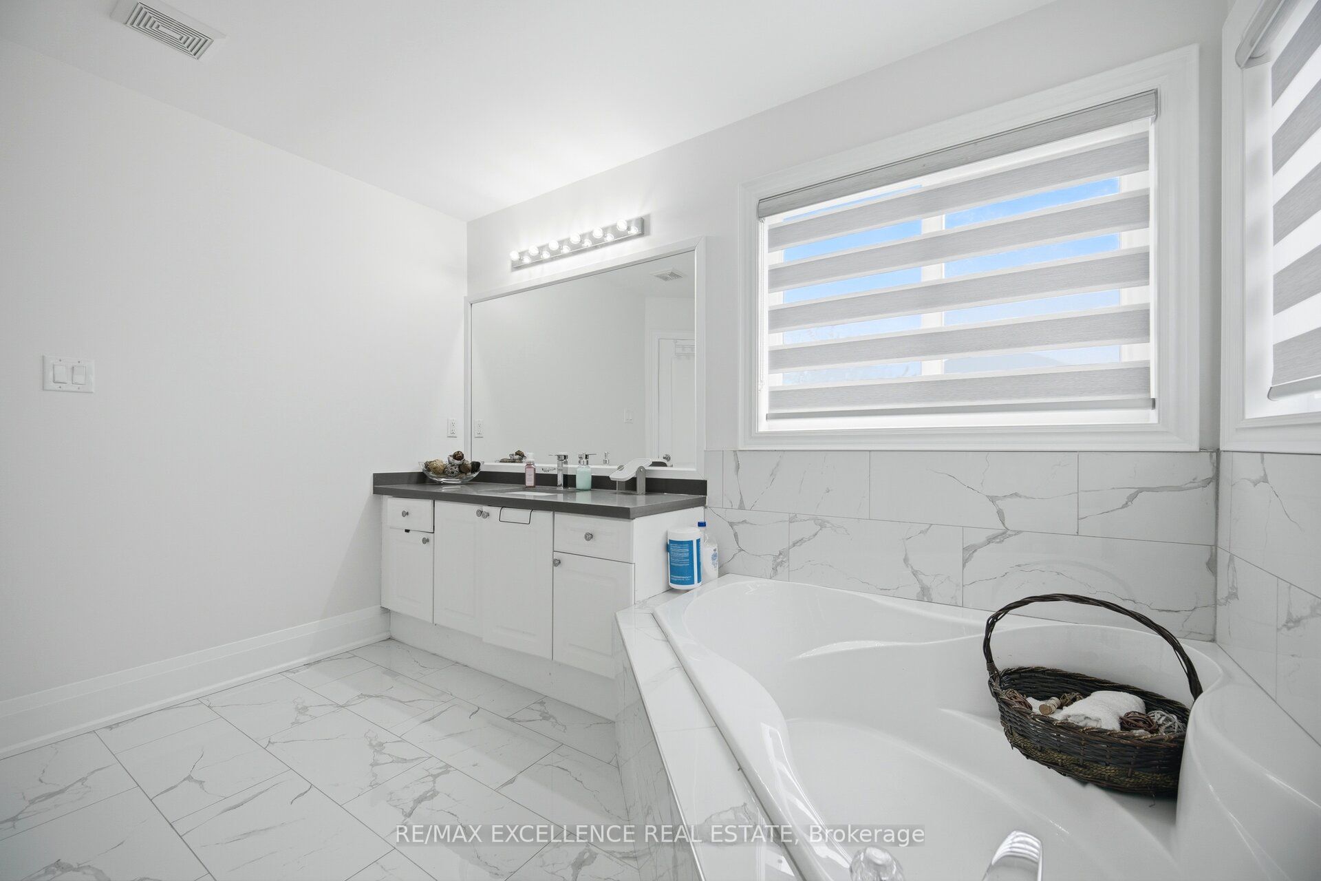 5 Whitehouse Crescent Property Photo 32