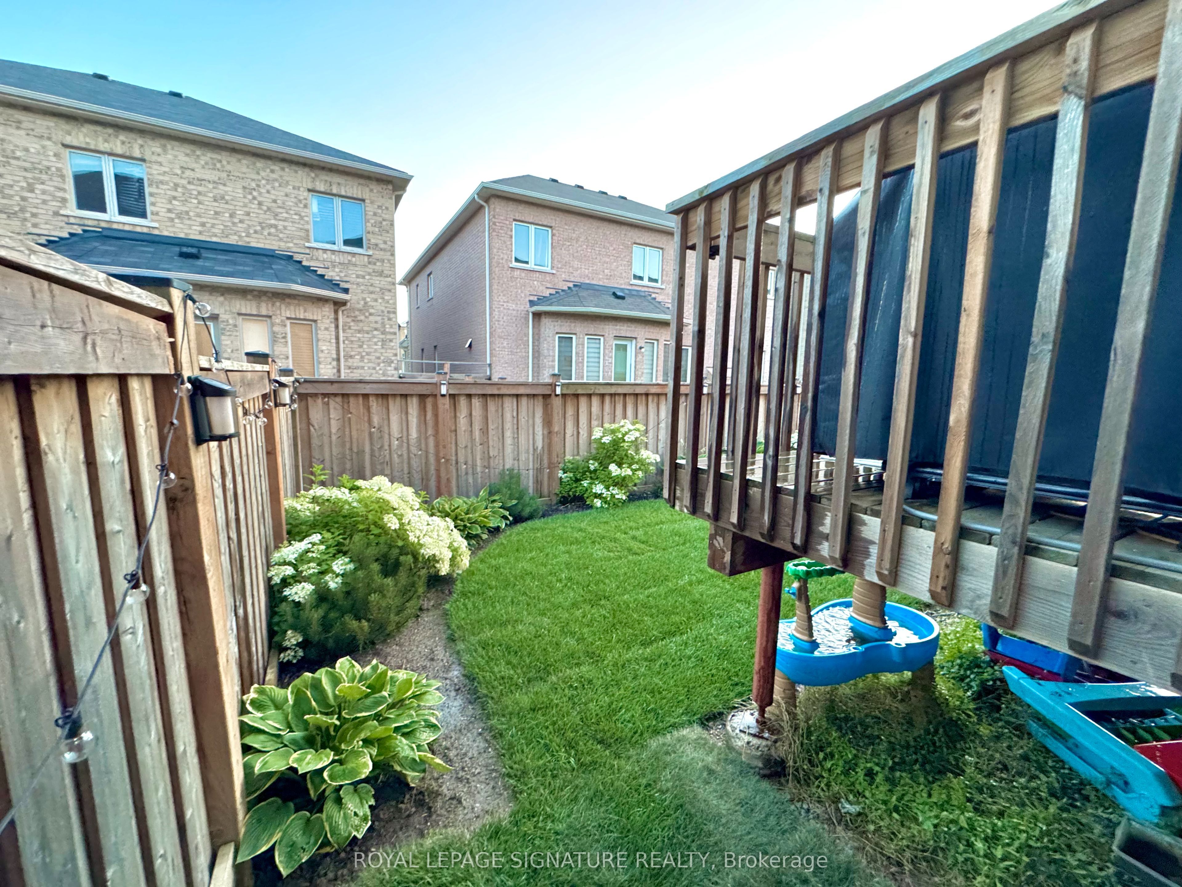 3184 Meadow Marsh Crescent Property Photo 3