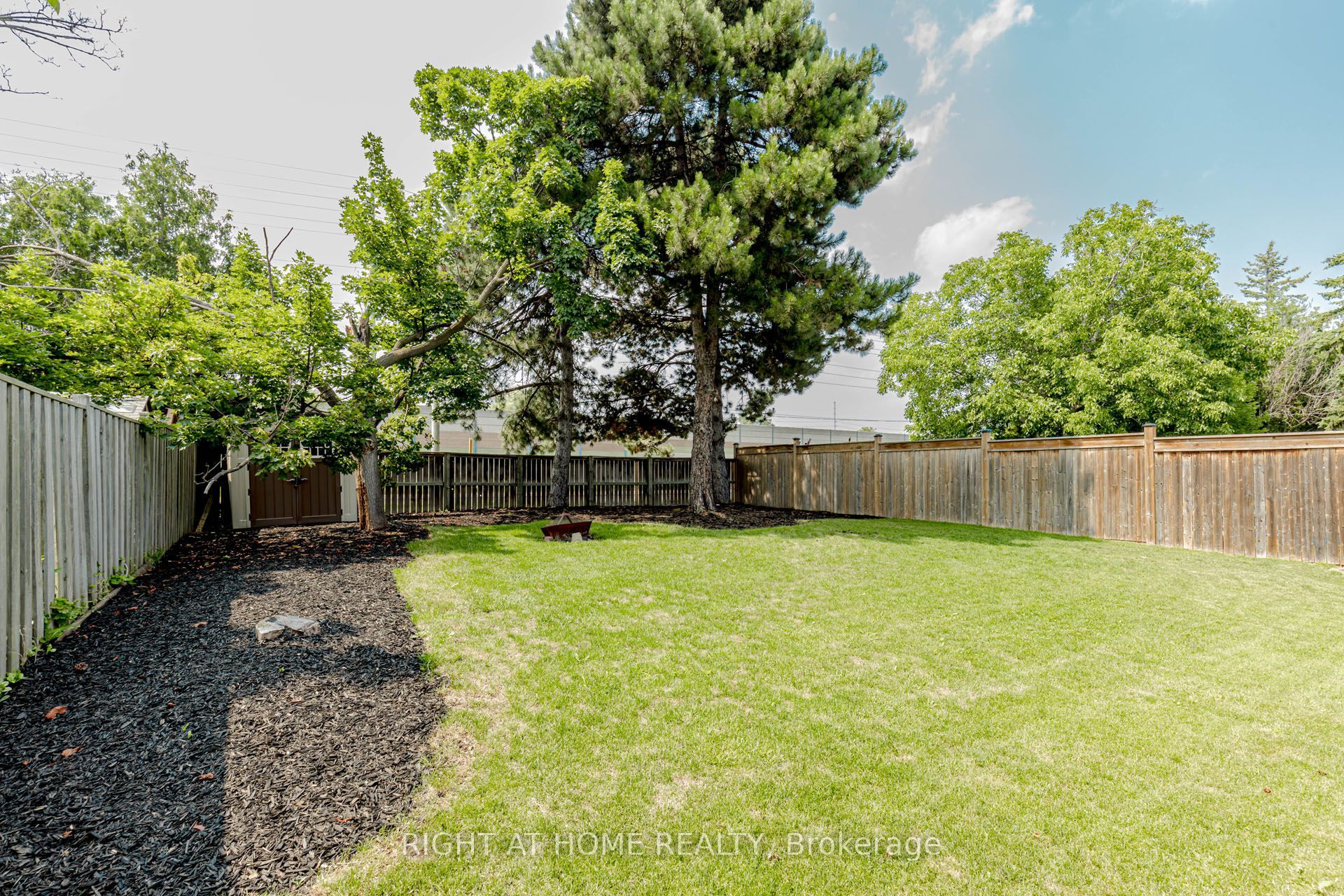 1073 Mesa Crescent Property Photo 6