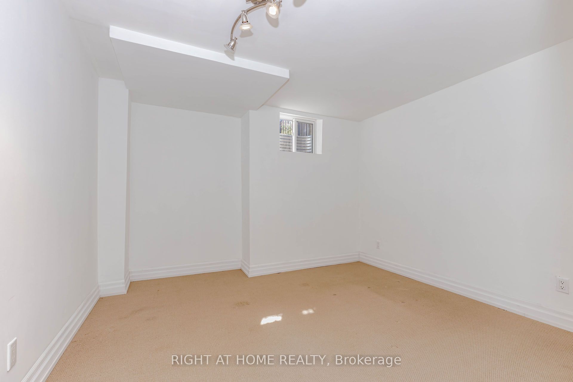 1073 Mesa Crescent Property Photo 47