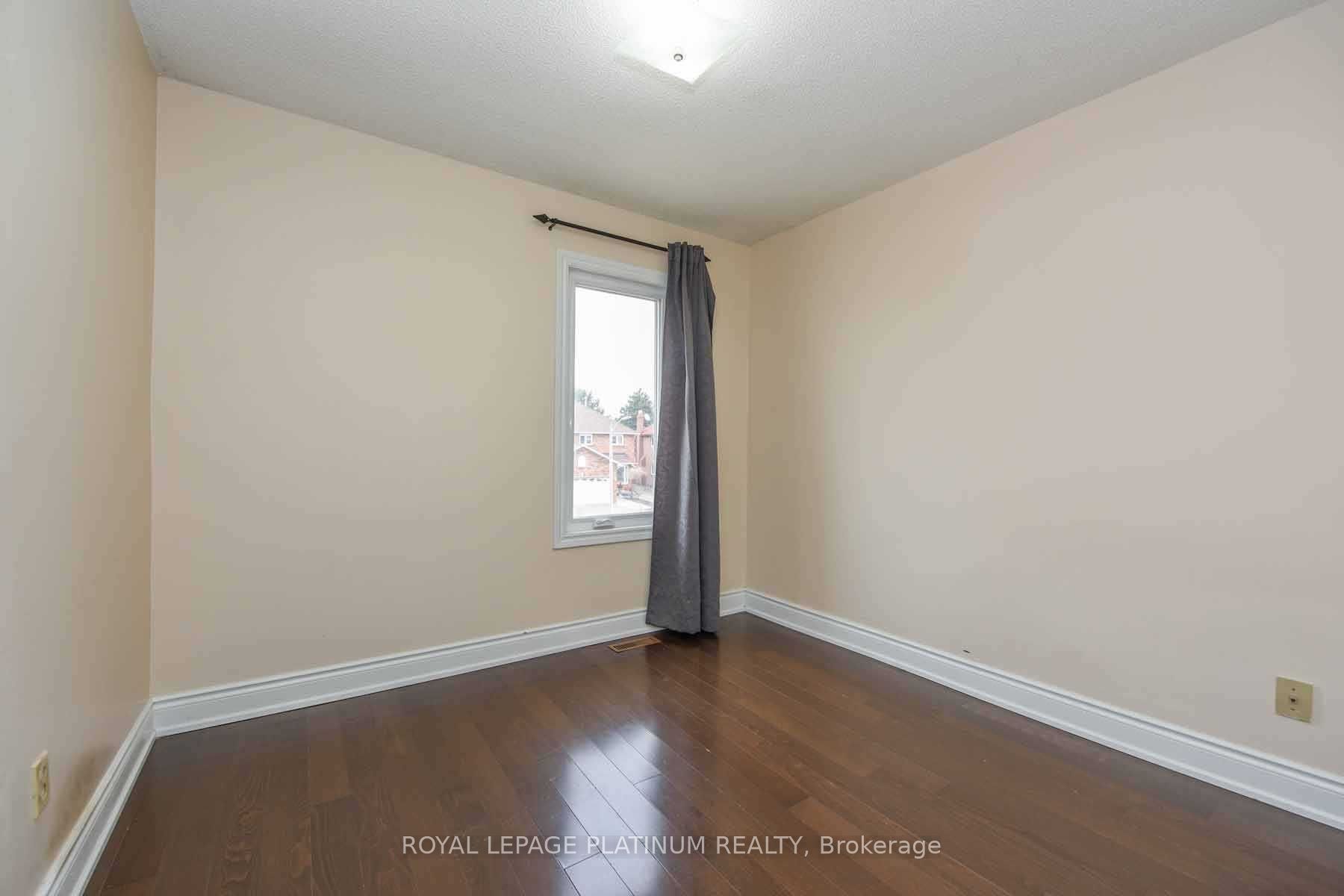 63 Lord Simcoe Drive Property Photo 12