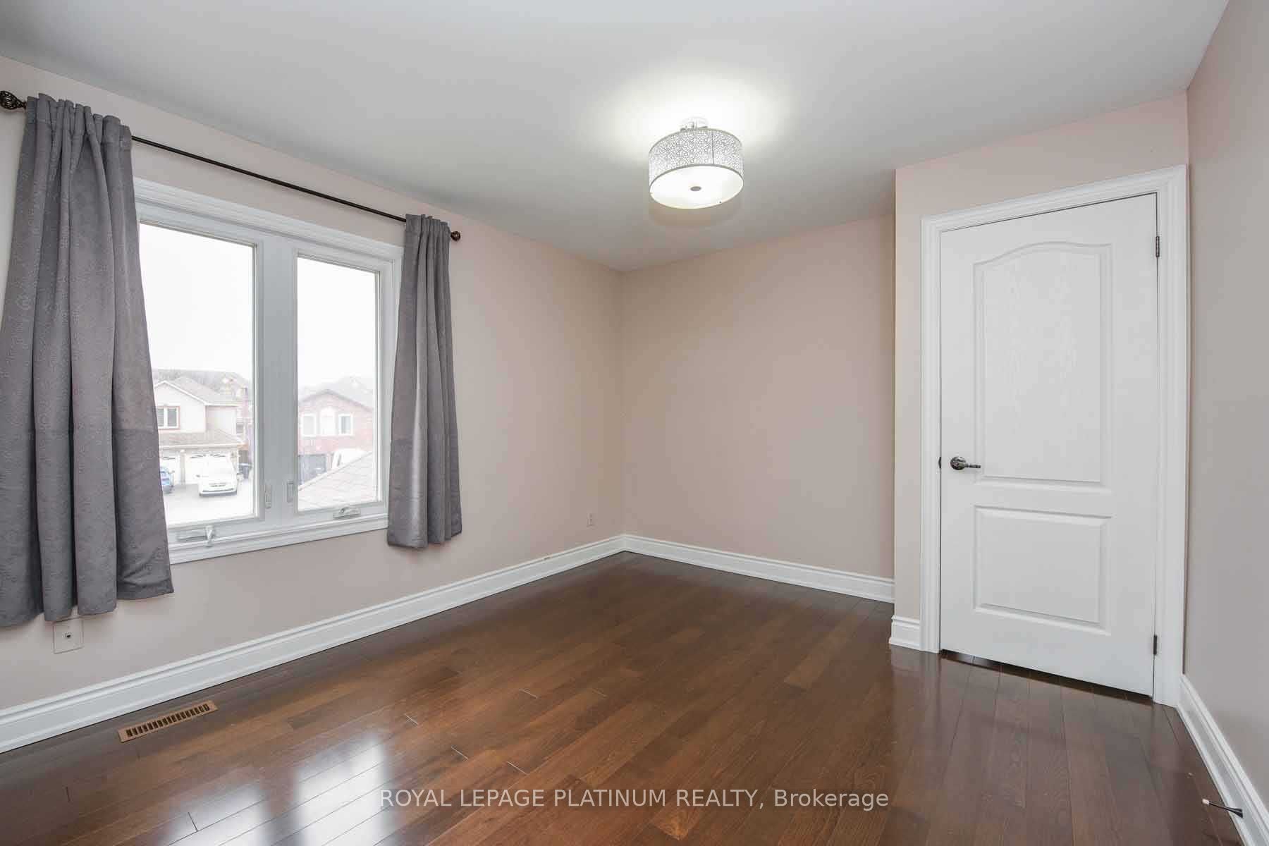 63 Lord Simcoe Drive Property Photo 16