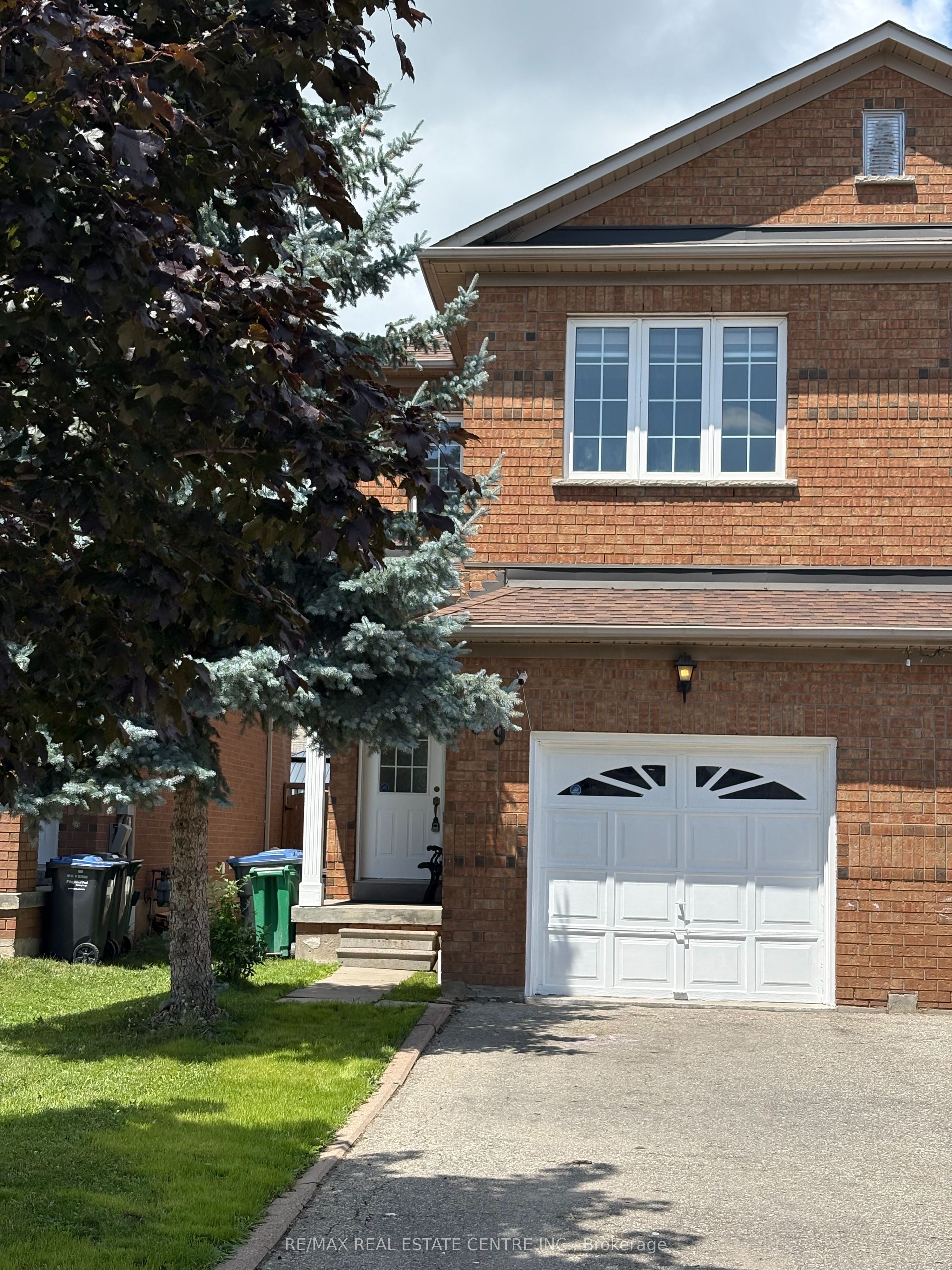799 Ledbury Crescent Property Photo 1