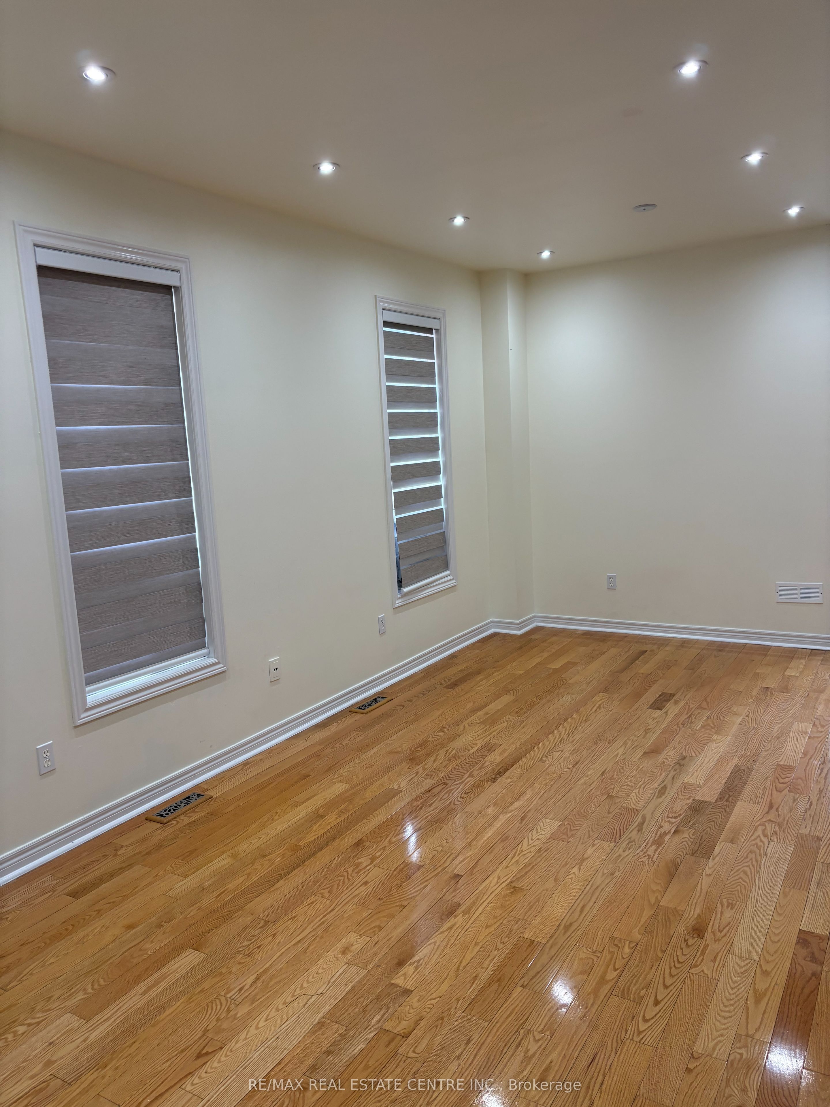 799 Ledbury Crescent Property Photo 6