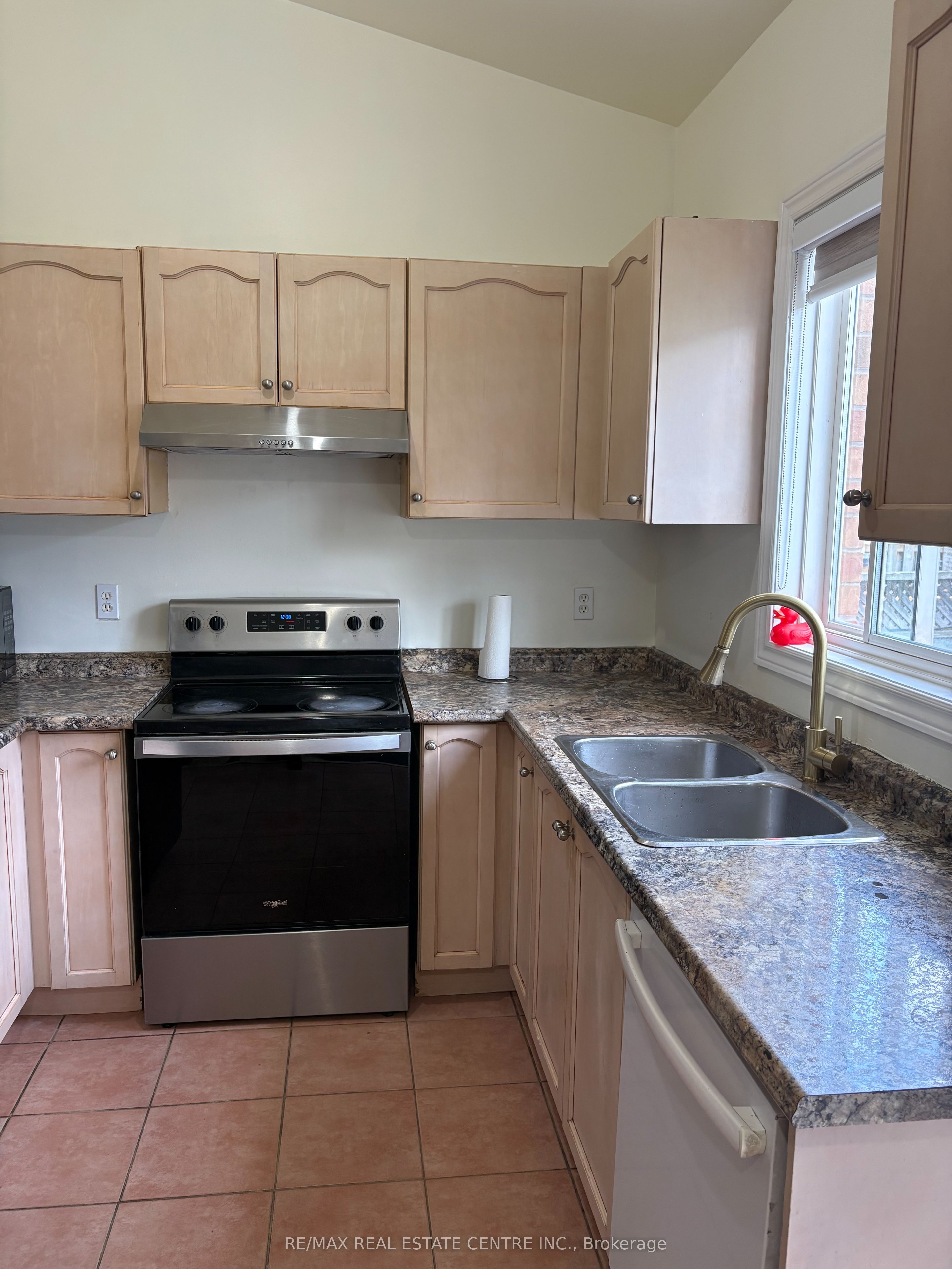 799 Ledbury Crescent Property Photo 10