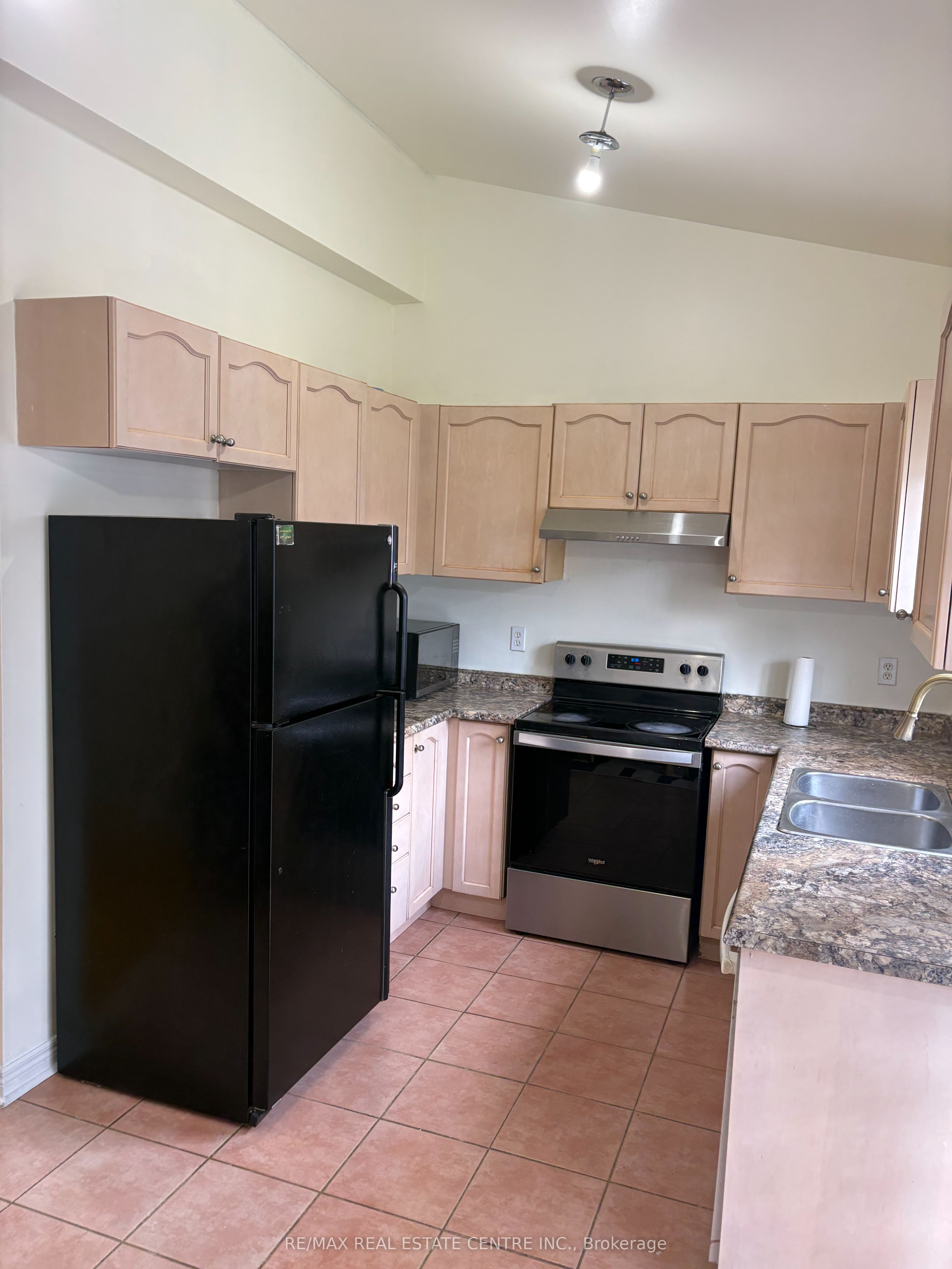799 Ledbury Crescent Property Photo 11