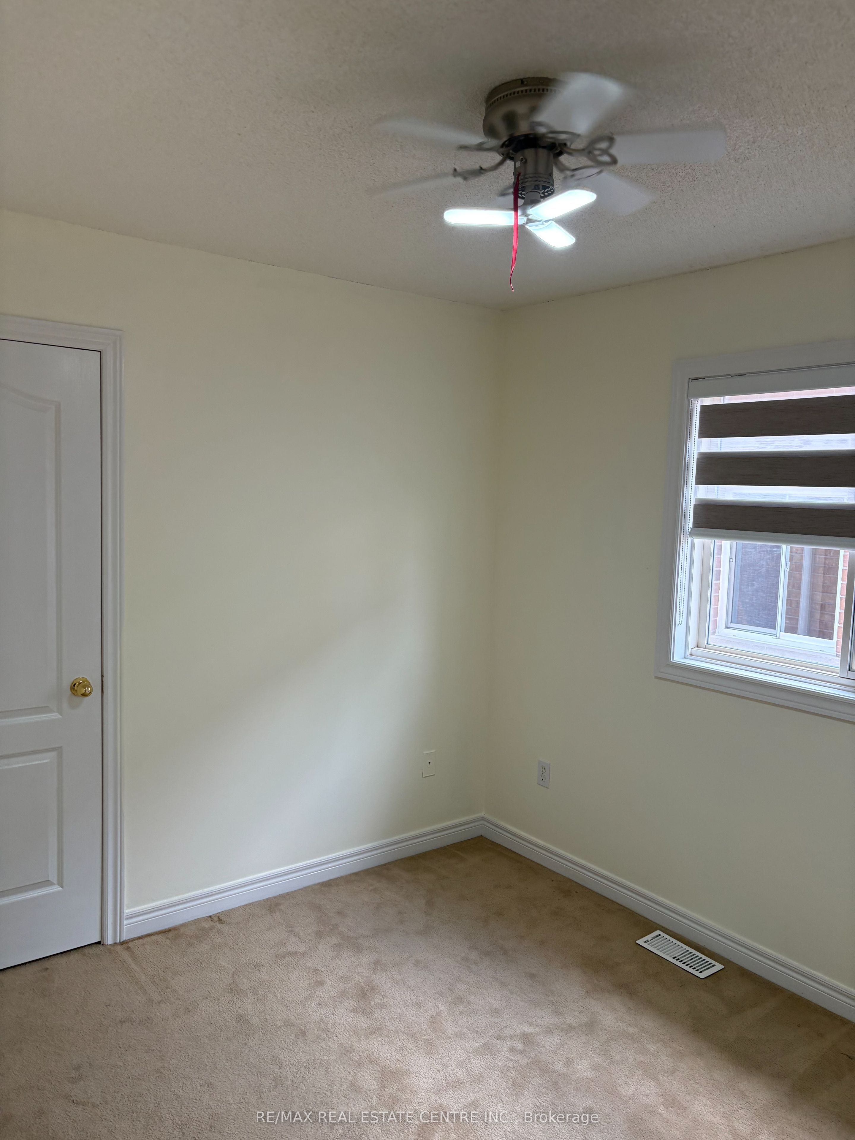 799 Ledbury Crescent Property Photo 18