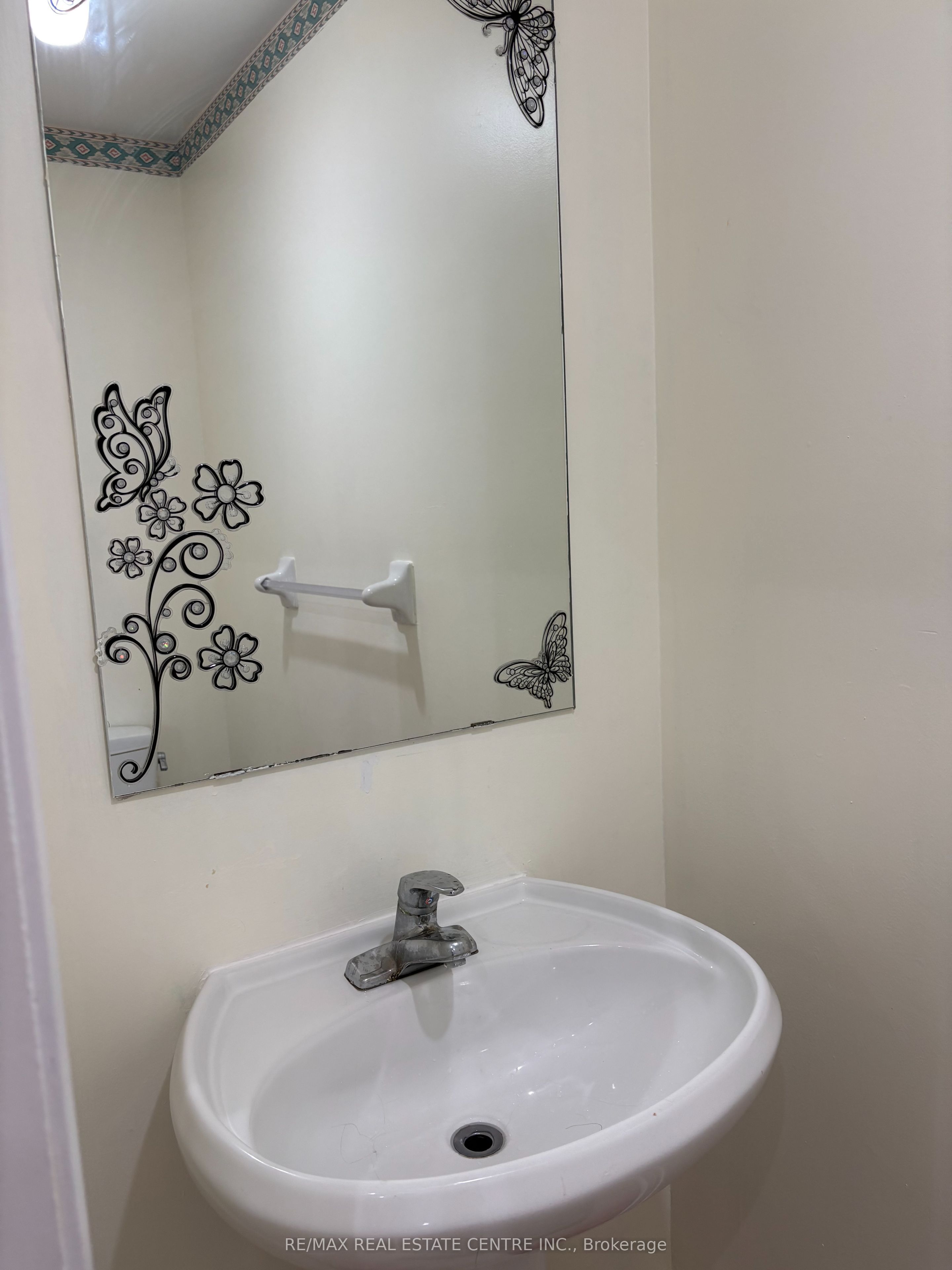 799 Ledbury Crescent Property Photo 21
