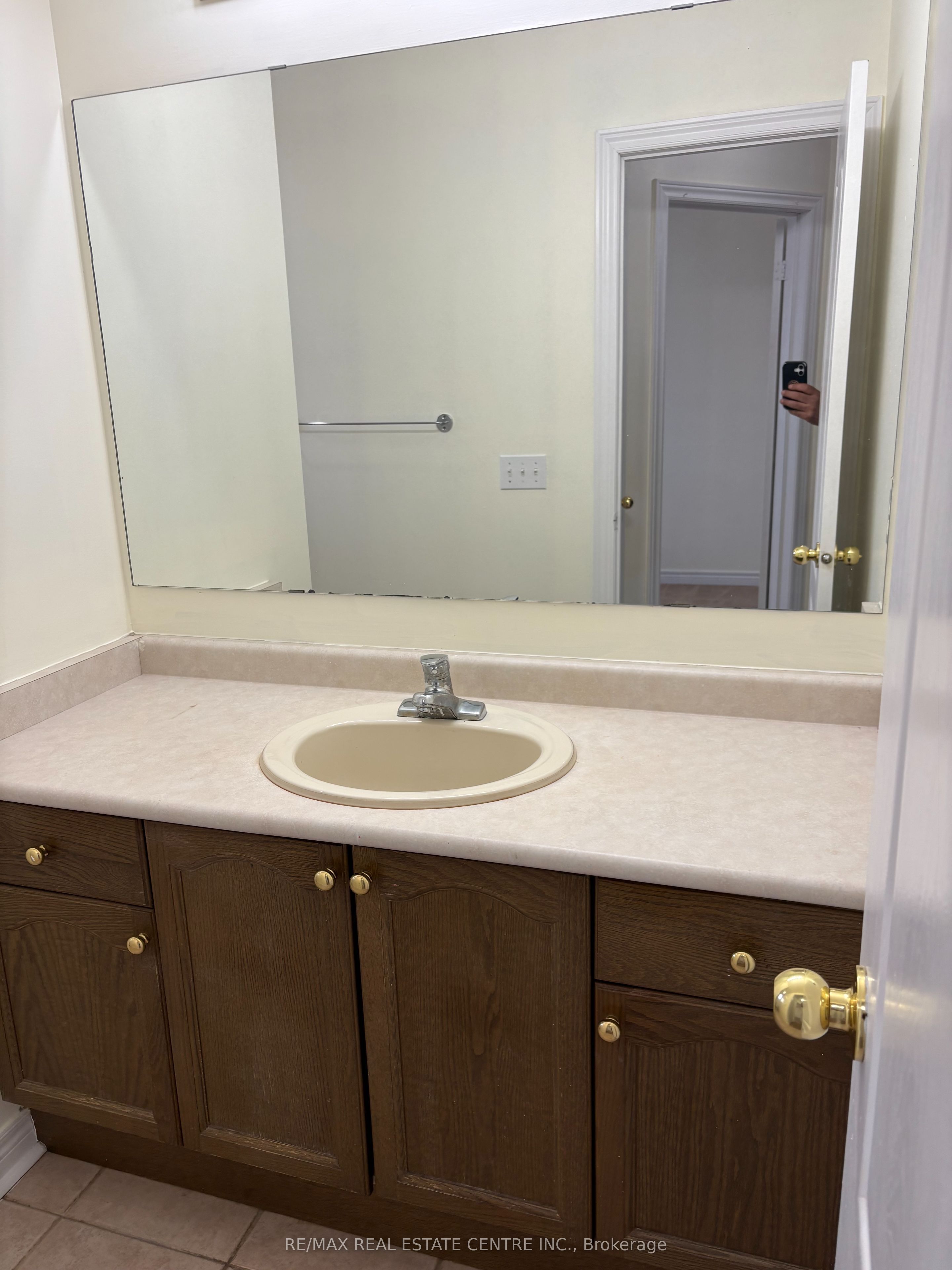 799 Ledbury Crescent Property Photo 22
