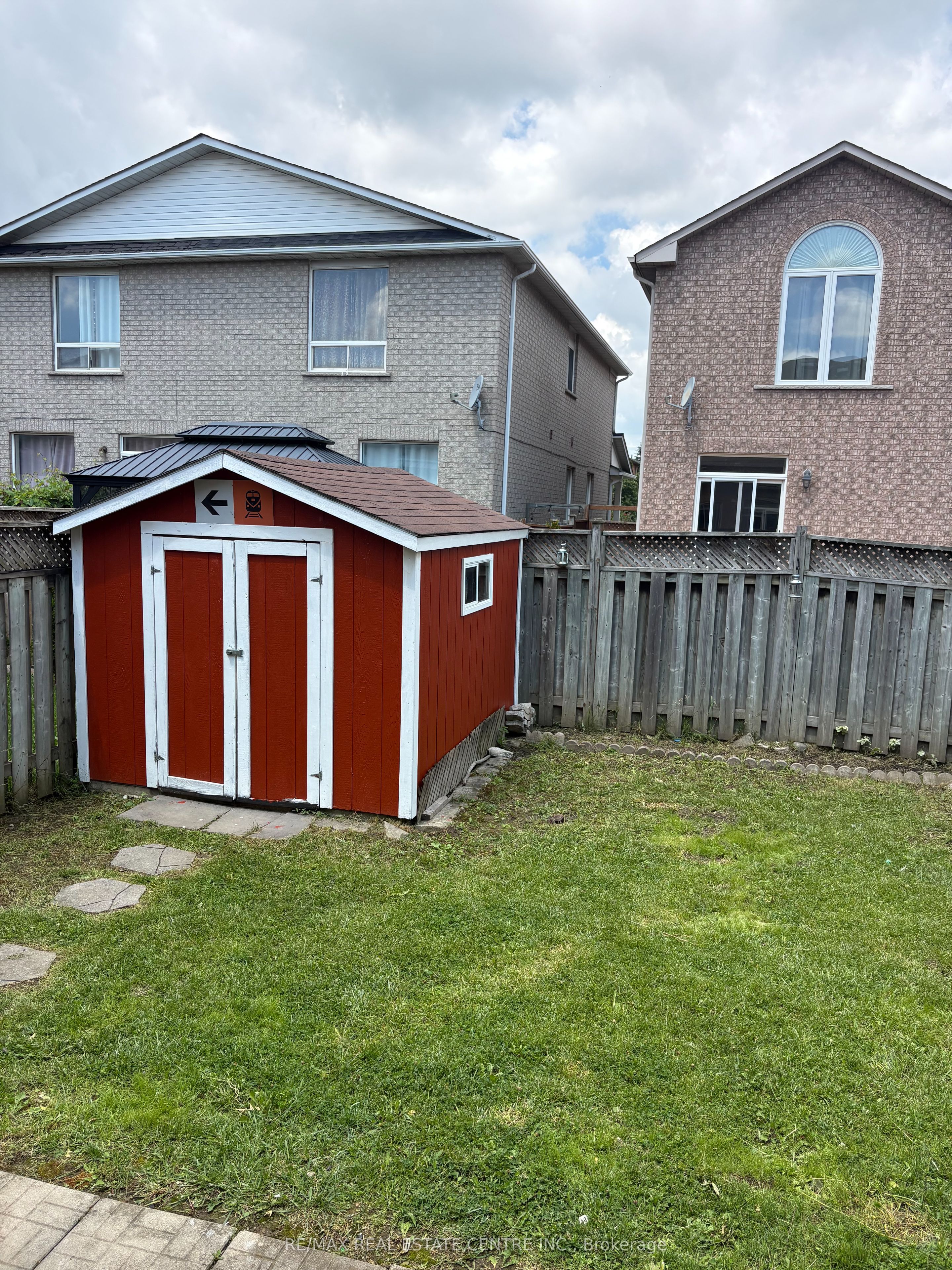 799 Ledbury Crescent Property Photo 23