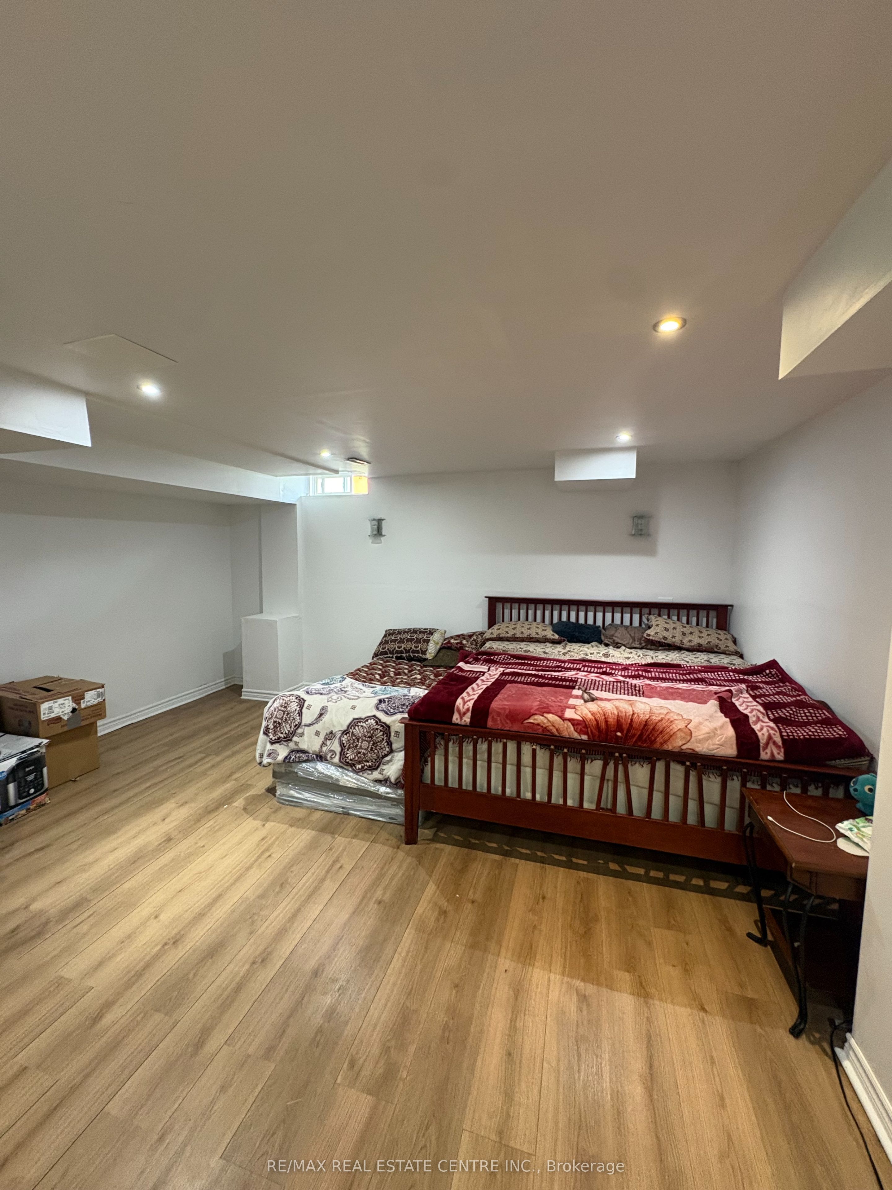799 Ledbury Crescent Property Photo 25