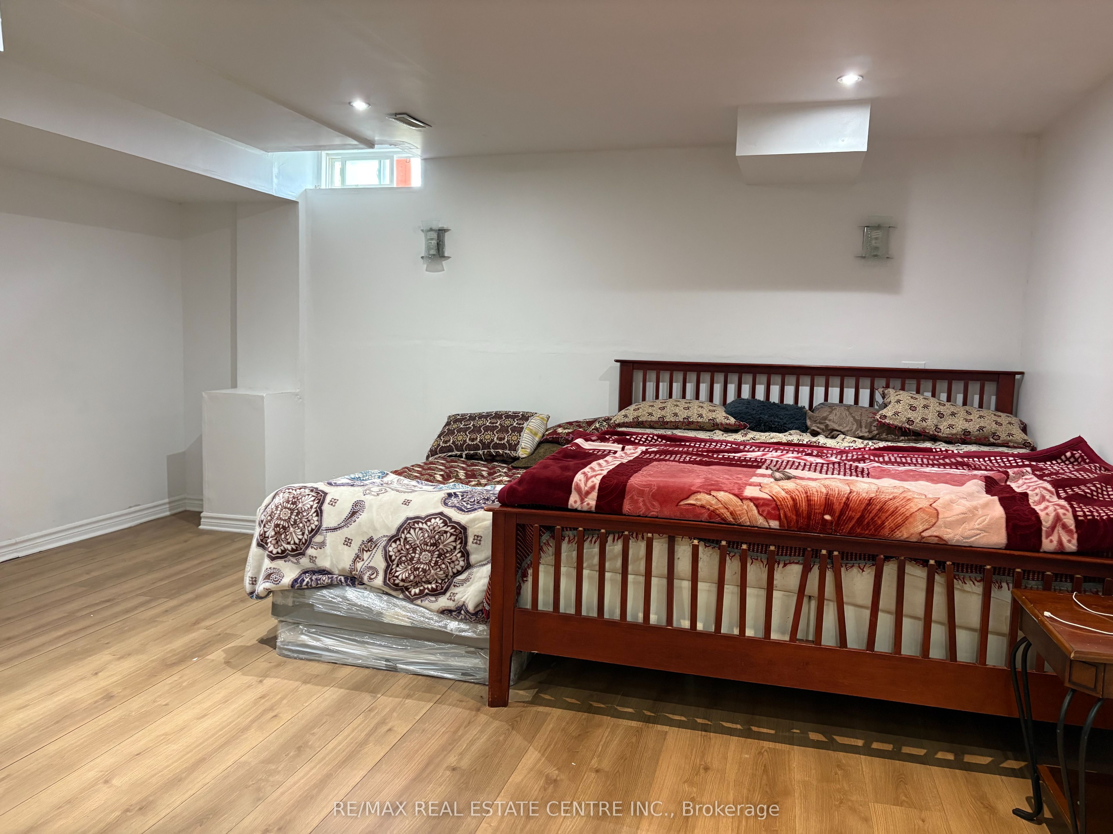 799 Ledbury Crescent Property Photo 27