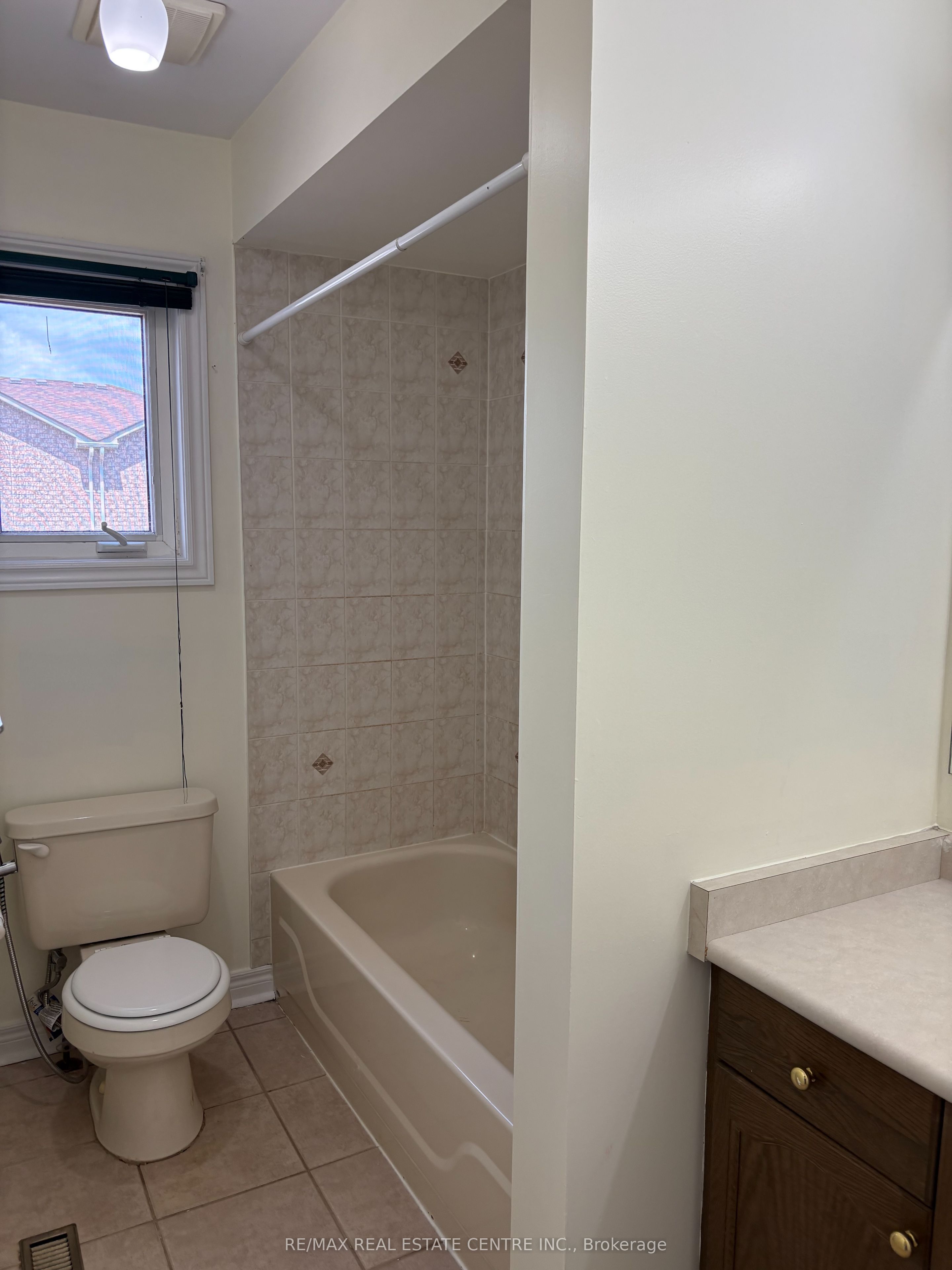 799 Ledbury Crescent Property Photo 29
