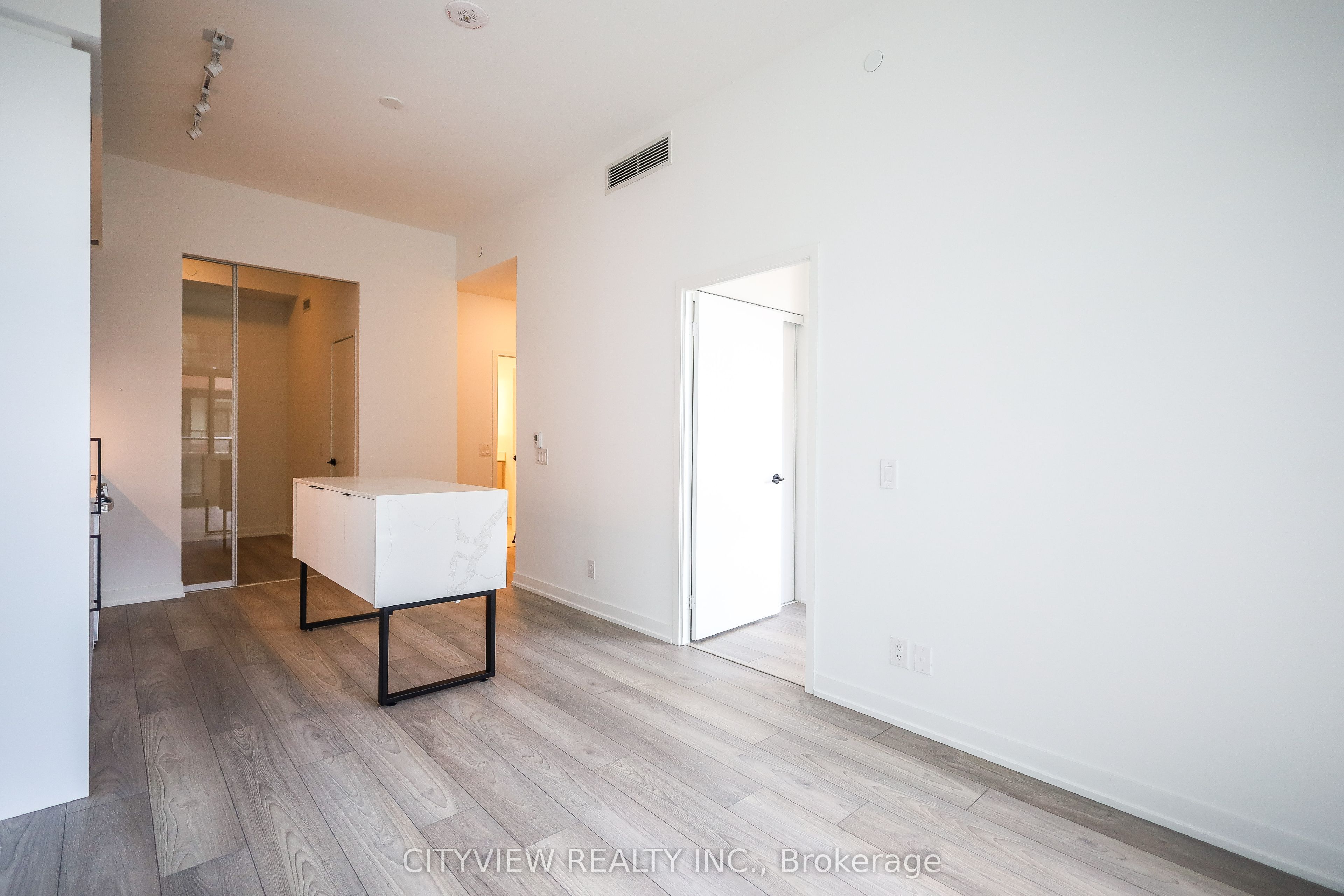285 Dufferin Street 1127 Property Photo 15