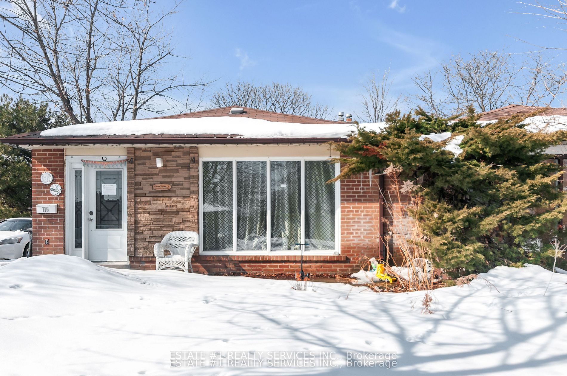 116 Addington Crescent Property Photo 2