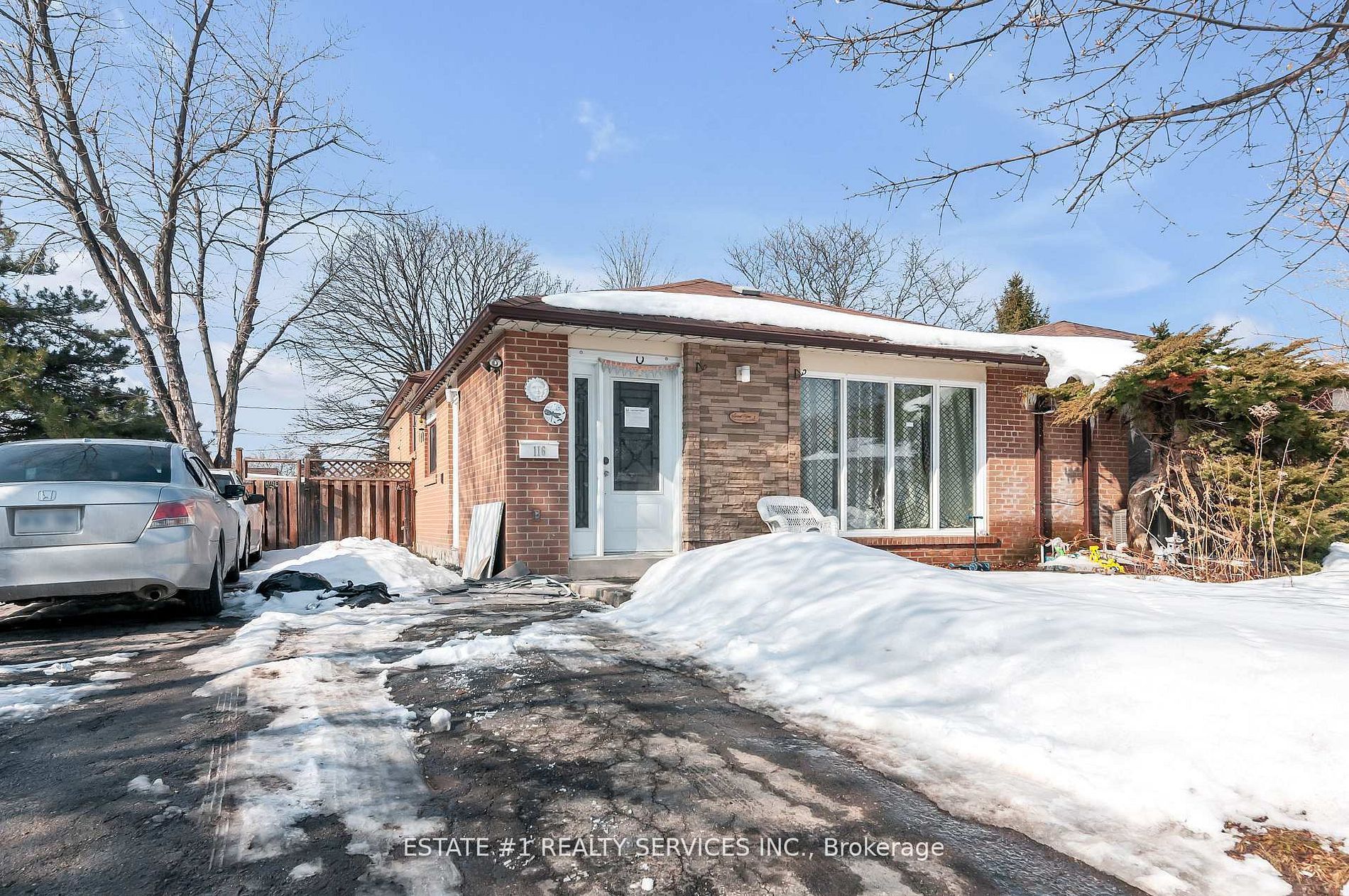 116 Addington Crescent Property Photo 8