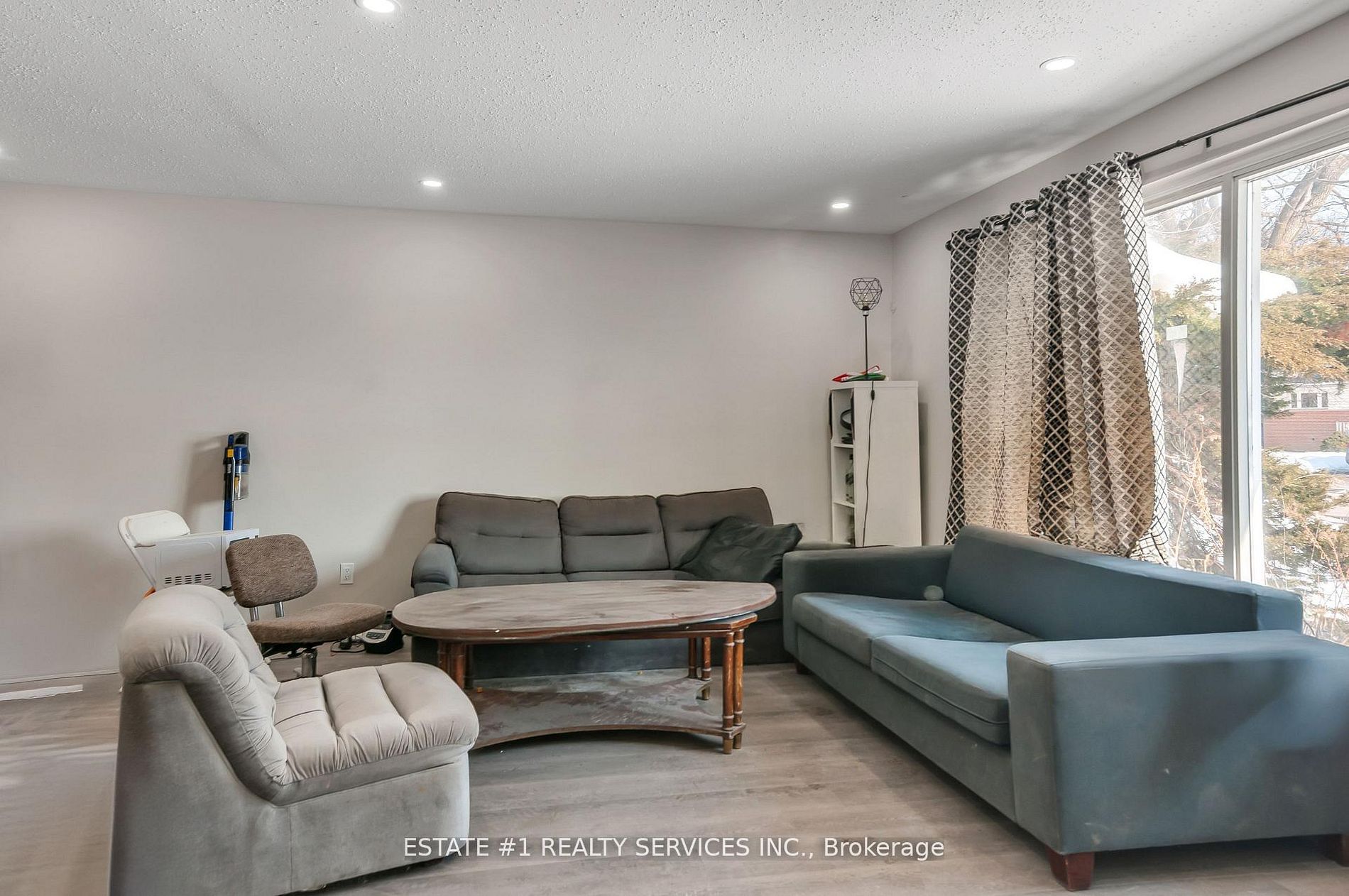 116 Addington Crescent Property Photo 11