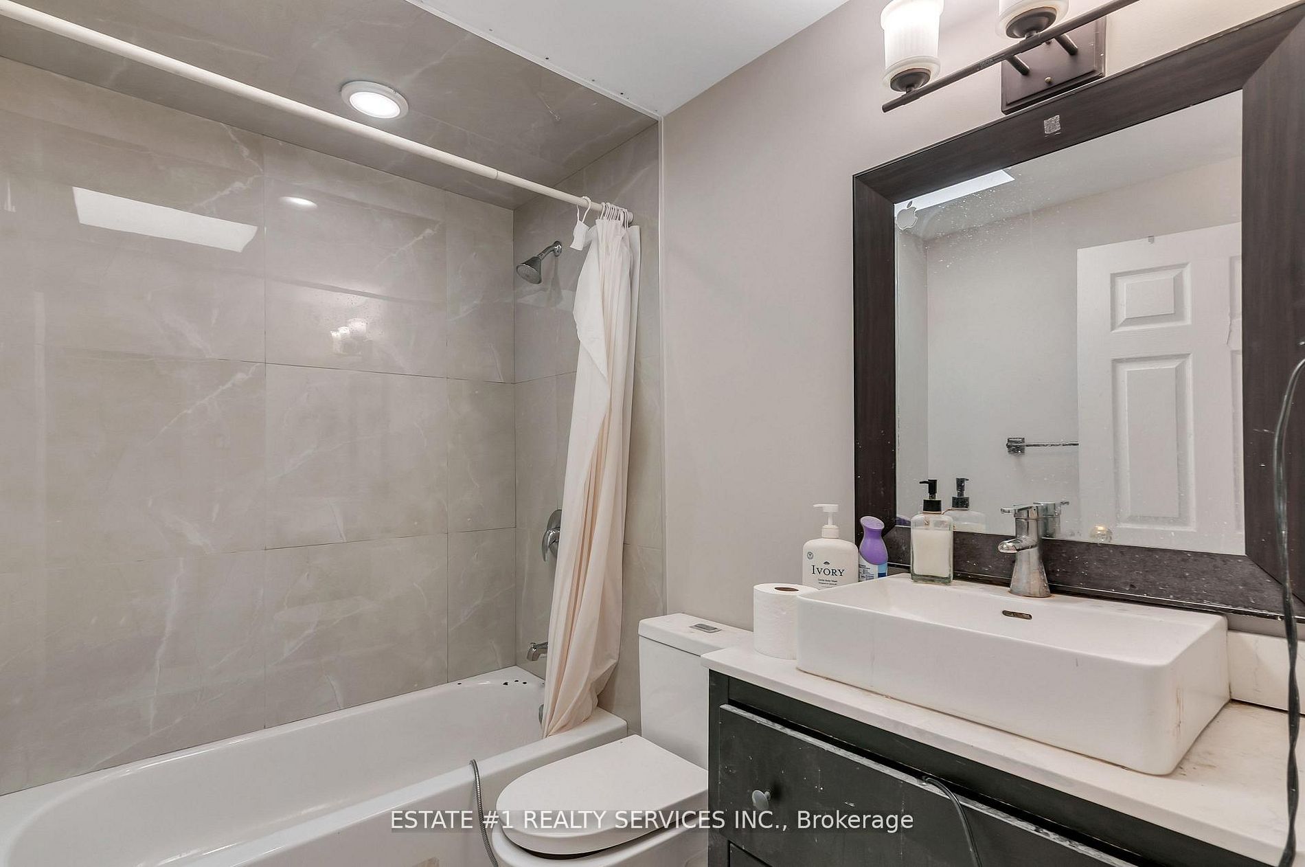 116 Addington Crescent Property Photo 18