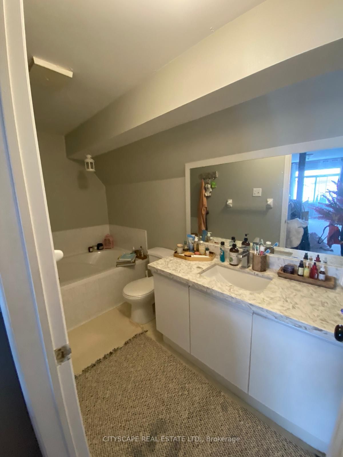 1050 Bristol Road W 40 Property Photo 6