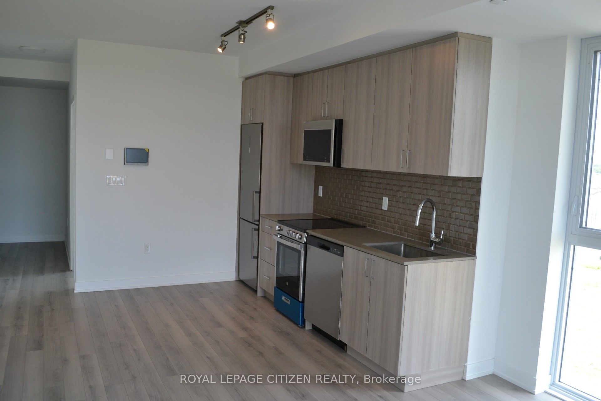 1005 Dundas Street 340 Property Photo 13