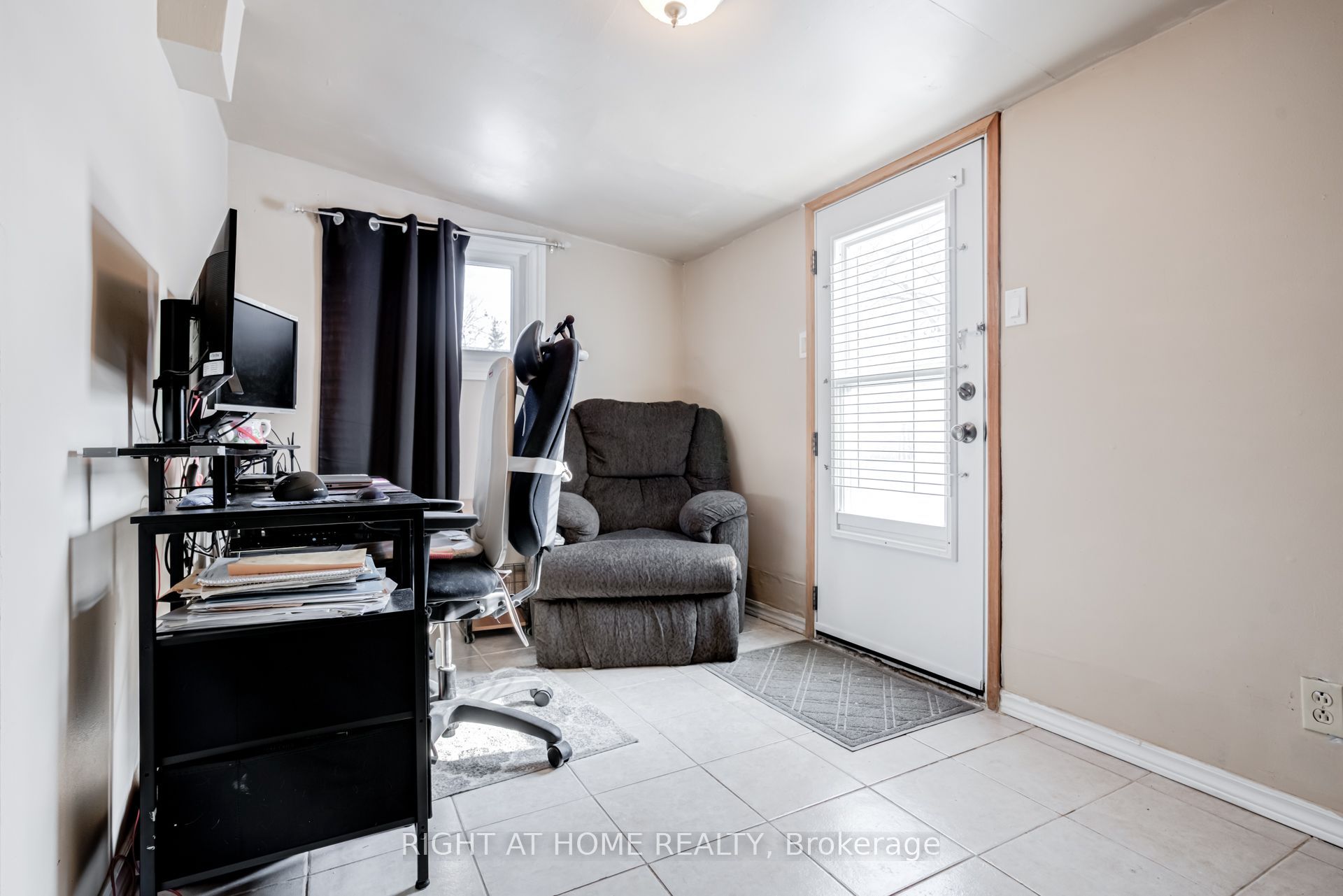 4 Leslie Street Property Photo 13