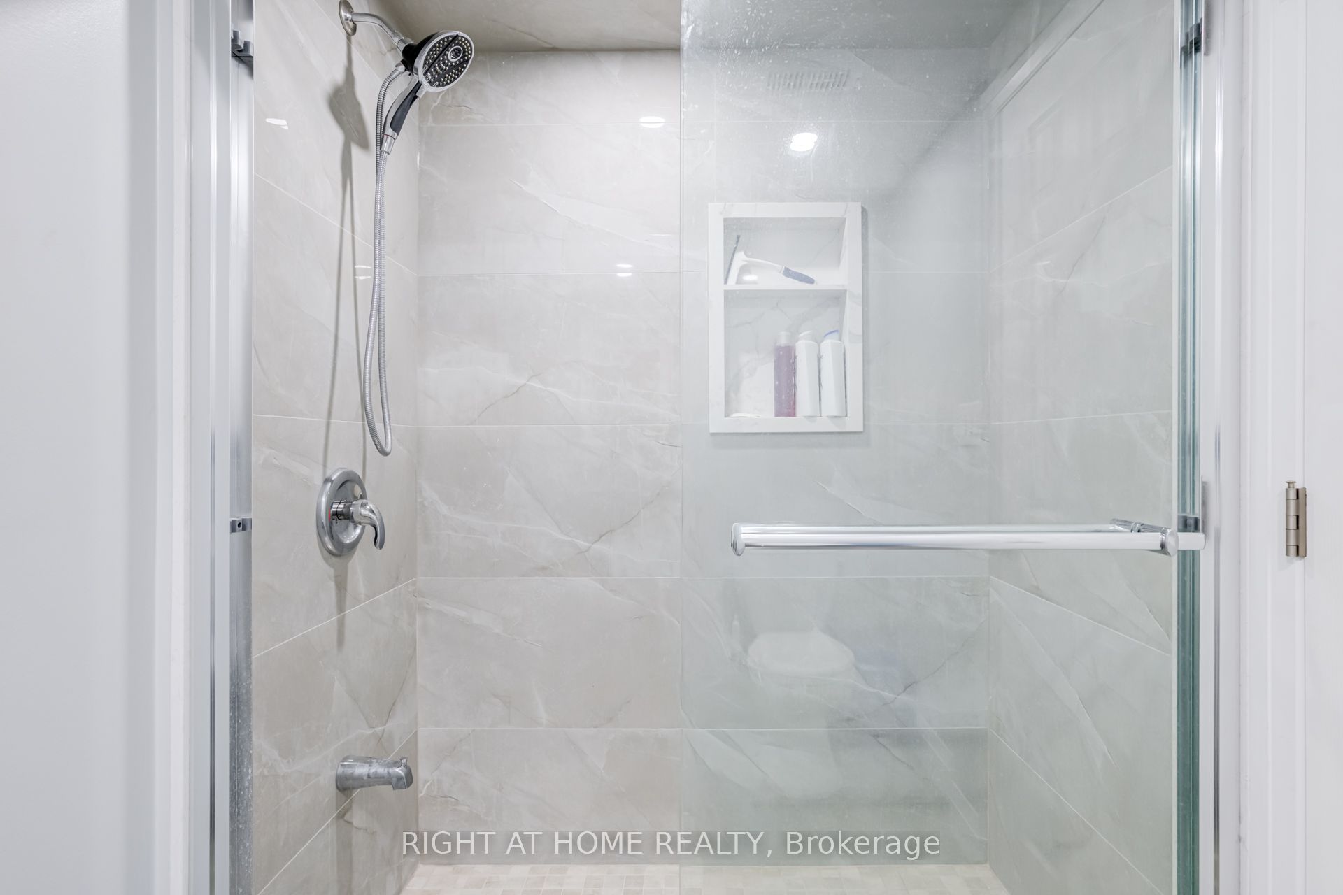 4 Leslie Street Property Photo 29