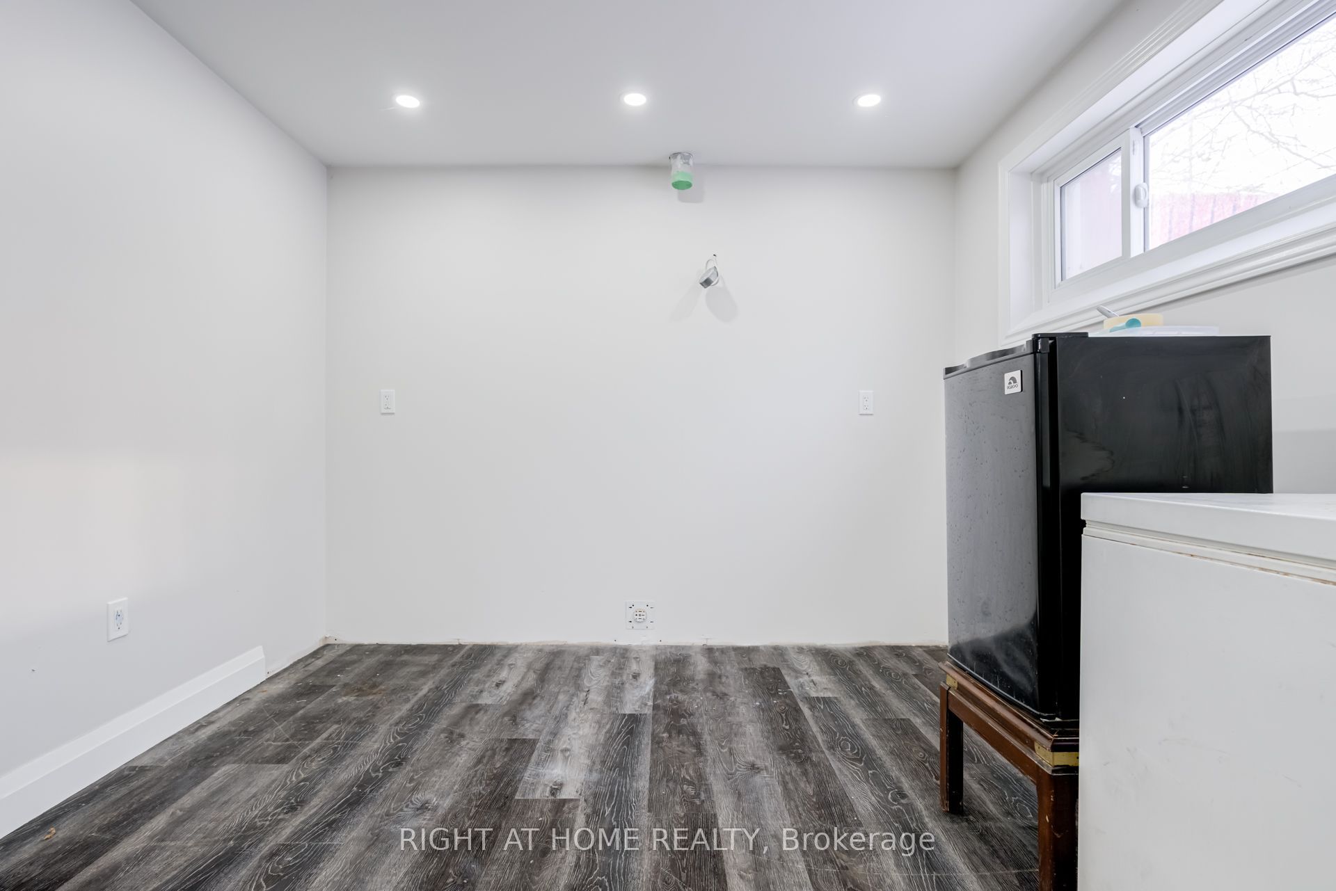 4 Leslie Street Property Photo 31