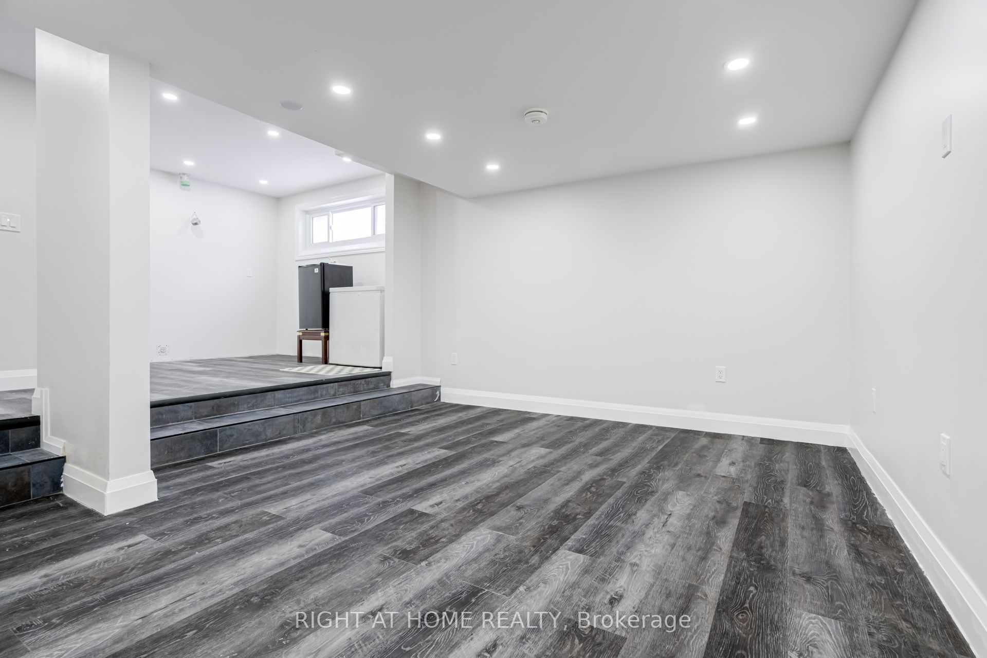 4 Leslie Street Property Photo 34